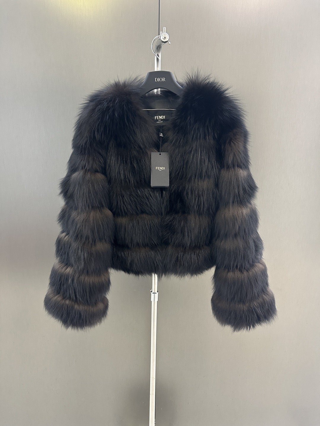 NO:638013,Fendi* new autumn and winter high quality fox fur coat imported Finnish silver fox custom dyed custom satin lining high fashion exclusive color for sale SML (length 47, bust 104, size m), Fendi-clothing, fendi, fendi, jackets & coats, silk fabric, alexander wang19860909Fendi*秋冬新款高品质狐狸毛皮草外套  进口芬兰银狐定制染色 定制绸缎里衬 高级时尚 独家色系发售 SML（衣长47,胸围104,码数m）,芬迪-服装,fendi,fendi,jackets & coats,silk fabric,alexander wang,Women's clothing