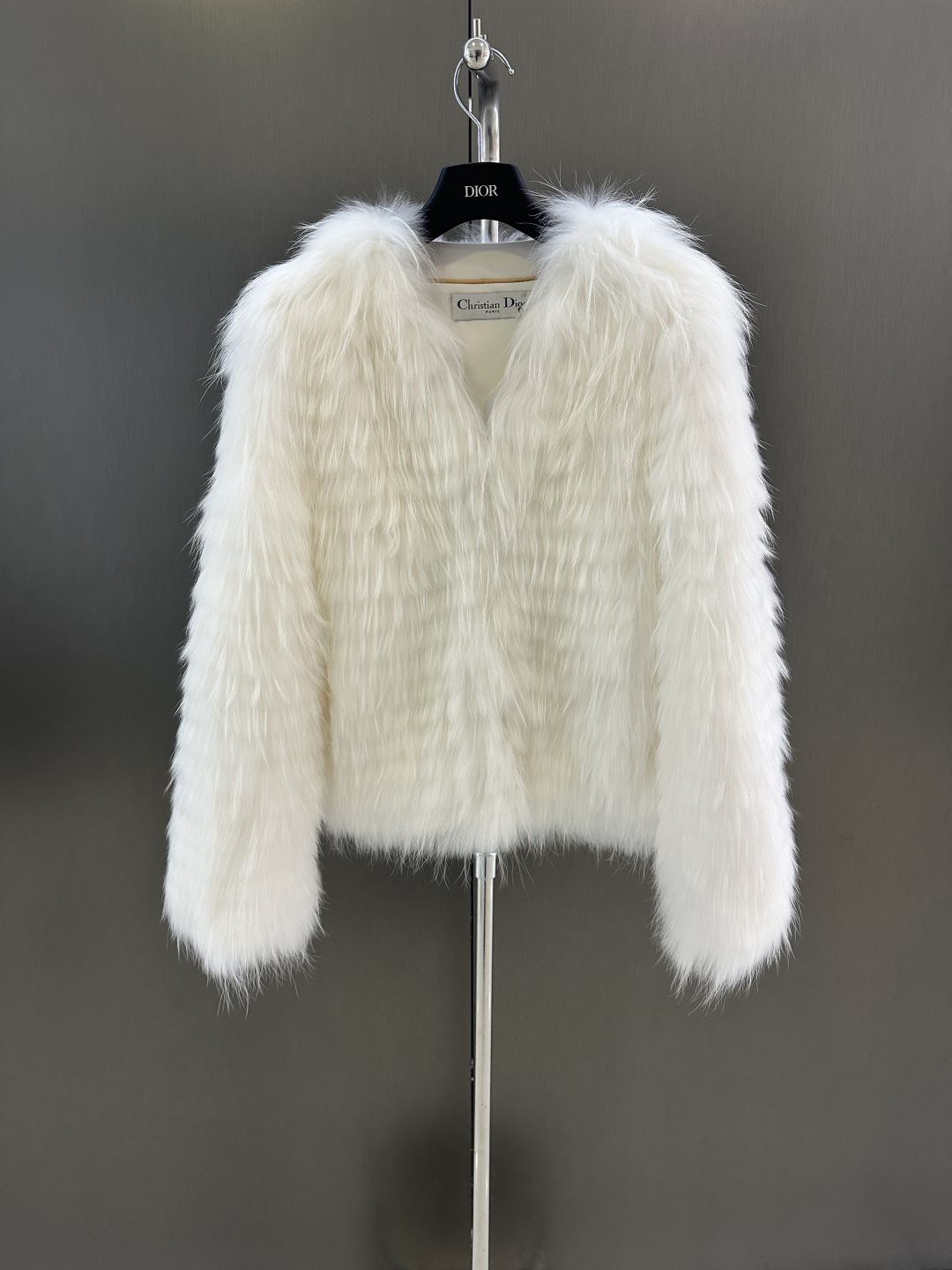 NO:637824,Dior's new autumn and winter striped fur jacket, imported white raccoon fur striped strips, classic color, super gentle, advanced and simple, one size fits all available (length 53, bust 100), Dior-clothing, dior, dior, jackets & coats, alexander wang19860909Dior 秋冬新款车条皮草外套  进口白貉毛车条 经典色系 超级温柔 高级简约 均码发售（衣长53,胸围100）,迪奥-服装,dior,dior,jackets & coats,alexander wang,Women's clothing