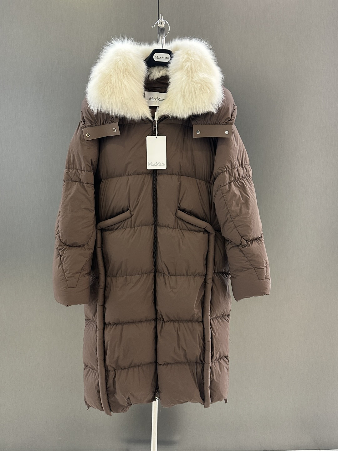 NO:637667,Maxmara new autumn and winter goose down jacket, imported white fox fur collar, white goose down filling inside SML (length 110, bust 134, size m), Maxmara-clothing, alexander wang19860909Maxmara 秋冬新款鹅绒服  进口白狐毛毛领 内里白鹅绒填充 SML（衣长110,胸围134,码数m）,麦丝玛拉-服装,alexander wang,Women's clothing