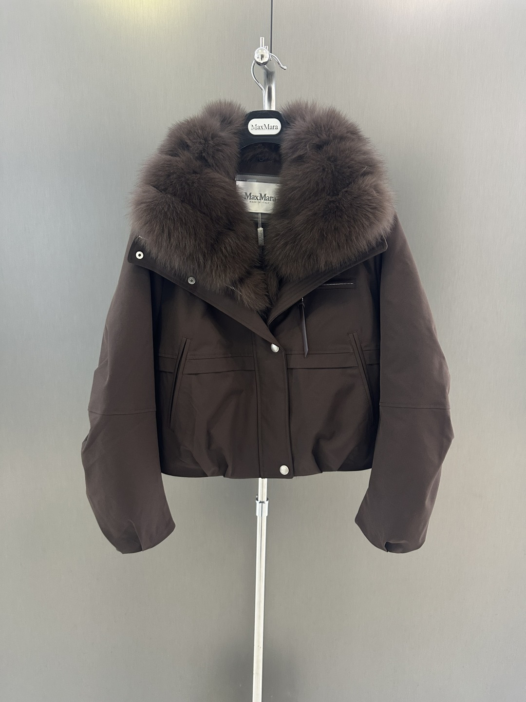 NO:637670,Maxmara new high-quality goose down jacket for autumn and winter, imported oversized white fox fur collar, 90% white goose down filling inside, high-end atmosphere SML (length 55, bust 120, size s), Maxmara-clothing, alexander wang19860909Maxmara 秋冬新款高品质鹅绒服  进口超大白狐毛领 内里90白鹅绒填充 高级大气 SML（衣长55,胸围120,码数s）,麦丝玛拉-服装,alexander wang,Women's clothing