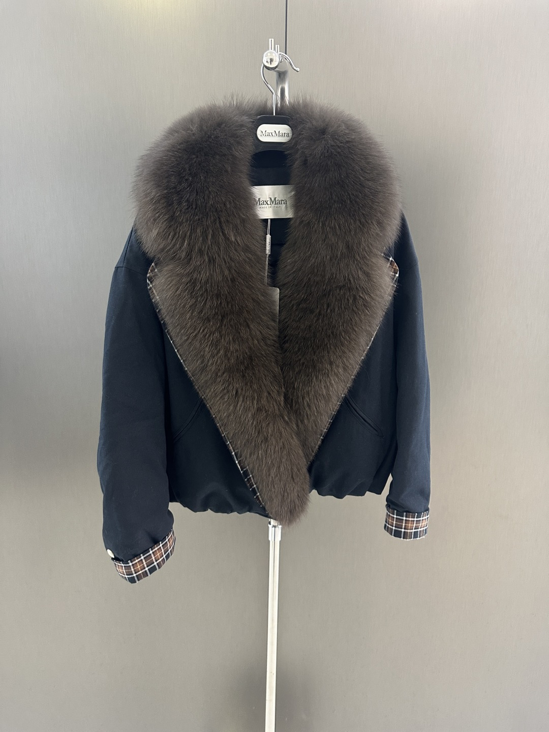NO:637677,Maxmara new high-quality goose down jacket for autumn and winter, imported oversized white fox fur collar, 90% white goose down filling inside, high-end atmosphere SML (length 55, bust 126, size L), Maxmara-clothing, alexander wang19860909Maxmara 秋冬新款高品质鹅绒服  进口超大白狐毛领 内里90白鹅绒填充 高级大气 SML（衣长55,胸围126,码数L）,麦丝玛拉-服装,alexander wang,Women's clothing