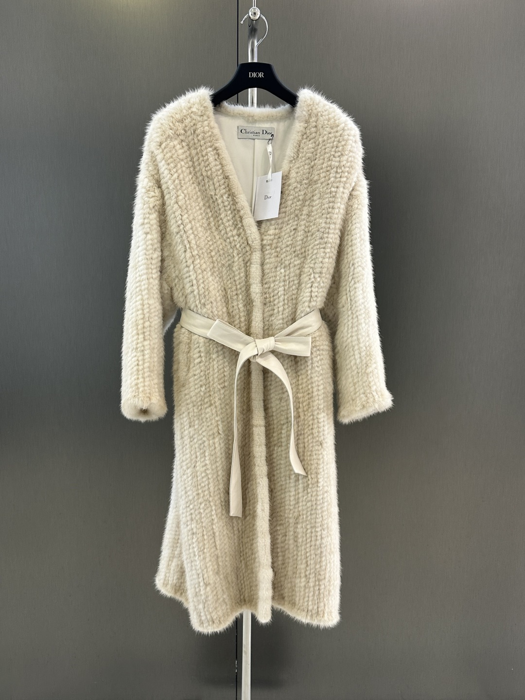 NO:638400,Dior autumn and winter welfare imported velvet mink woven jacket, leather belt, satin lining, warm and comfortable, simple and elegant, the last few pieces are first come first served (length 106, bust 104), special price, no return, no exchange, no free shipping, dior, jackets & coats, silk fabric, alexander wang19860909Dior 秋冬福利款进口天鹅绒水貂编织外套 真皮腰带 绸缎里衬 温暖舒适 简约大气 最后几件 先到先（衣长106,胸围104）,特价 不退不换不包邮,dior,jackets & coats,silk fabric,alexander wang,Women's clothing