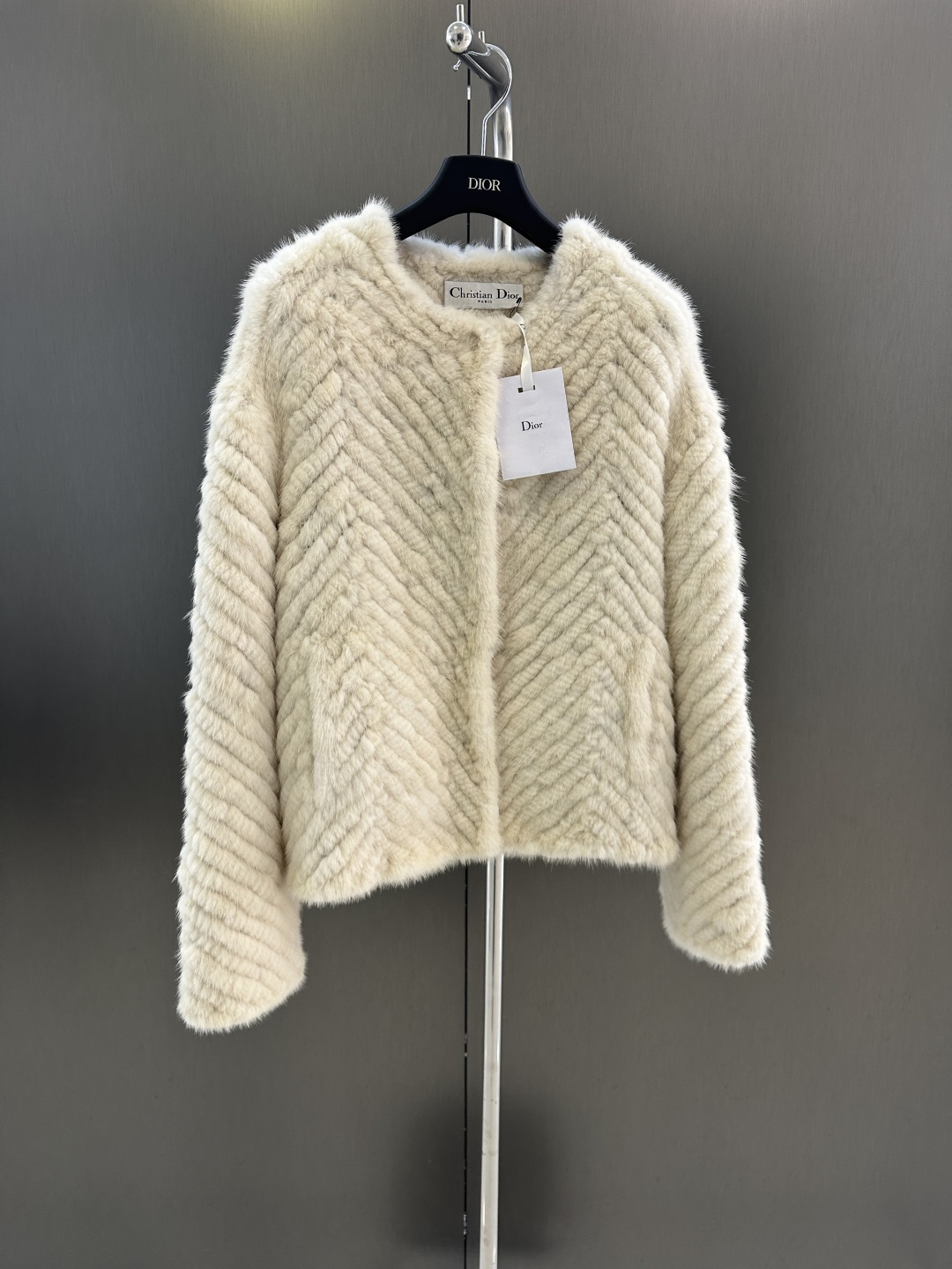 NO:638404,Dior autumn and winter welfare imported velvet mink woven jacket, warm and comfortable, simple and elegant, the last few pieces are first come first served (length 60, bust 100), special price, no return, no exchange, no free shipping, dior, jackets & coats, alexander wang19860909Dior 秋冬福利款进口天鹅绒水貂编织外套 温暖舒适 简约大气 最后几件 先到先（衣长60,胸围100）,特价 不退不换不包邮,dior,jackets & coats,alexander wang,Women's clothing