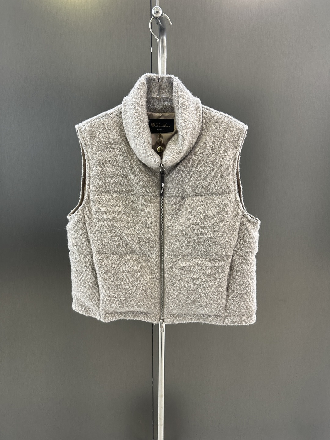 NO:636168,Loro piana new autumn and winter exclusive goose down jacket, vest, simple style, customized fabric, 90 goose down filling inside SML (length 52, bust 110, size s), women's clothing, loro piana, alexander wang19860909Loro piana 秋冬新款独家发售鹅绒服 马甲 简约风格 定制面料 内里90鹅绒填充 SML（衣长52,胸围110,码数s）,女装,loro piana,alexander wang,Women's clothing