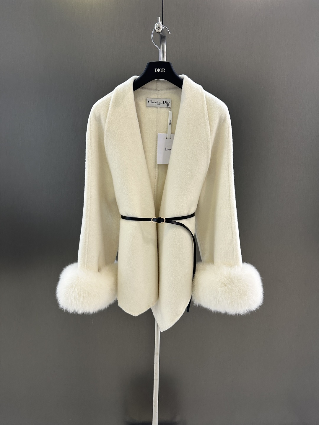 NO:636162,Dior new autumn and winter wool jacket with imported white fox fur sleeves (detachable) 100 wool fabric, good texture SML (length 68, bust 124, size s), Dior-clothing, dior, dior, jackets & coats, alexander wang19860909Dior 秋冬新款羊毛外套 搭配进口白狐毛袖（可拆）100羊毛面料 质感很好 SML（衣长68,胸围124,码数s）,迪奥-服装,dior,dior,jackets & coats,alexander wang,Women's clothing