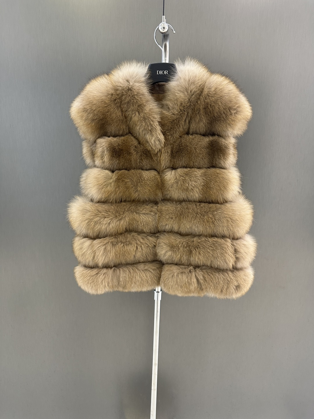NO:636164,Dior new autumn and winter fox fur vest, imported Finnish fox fur, super popular fur vest, high-end atmosphere, one-size-fits-all sale (length 53, bust 96), Dior-clothing, dior, dior, alexander wang19860909Dior 秋冬新款狐狸毛马甲 进口芬兰狐狸毛 超火的皮草马甲 高级大气 均码发售（衣长53,胸围96）,迪奥-服装,dior,dior,alexander wang,Women's clothing