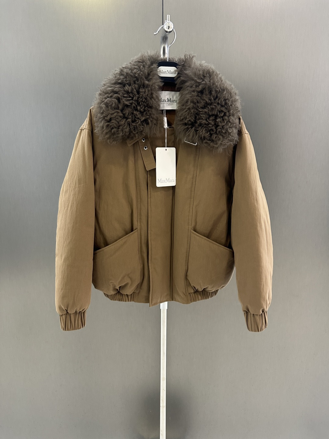 NO:636145,Maxmara's new autumn and winter high-quality goose down jacket parka, customized fabric, white goose down filling inside, with imported beach wool fur collar, simple and elegant SML (length 57, bust 122, size M), Maxmara-clothing, alexander wang19860909Maxmara 秋冬新款高品质鹅绒服派克 定制面料 内里白鹅绒填充 搭配进口滩羊毛毛领 简约大气 SML（衣长57,胸围122,码数M）,麦丝玛拉-服装,alexander wang,Women's clothing