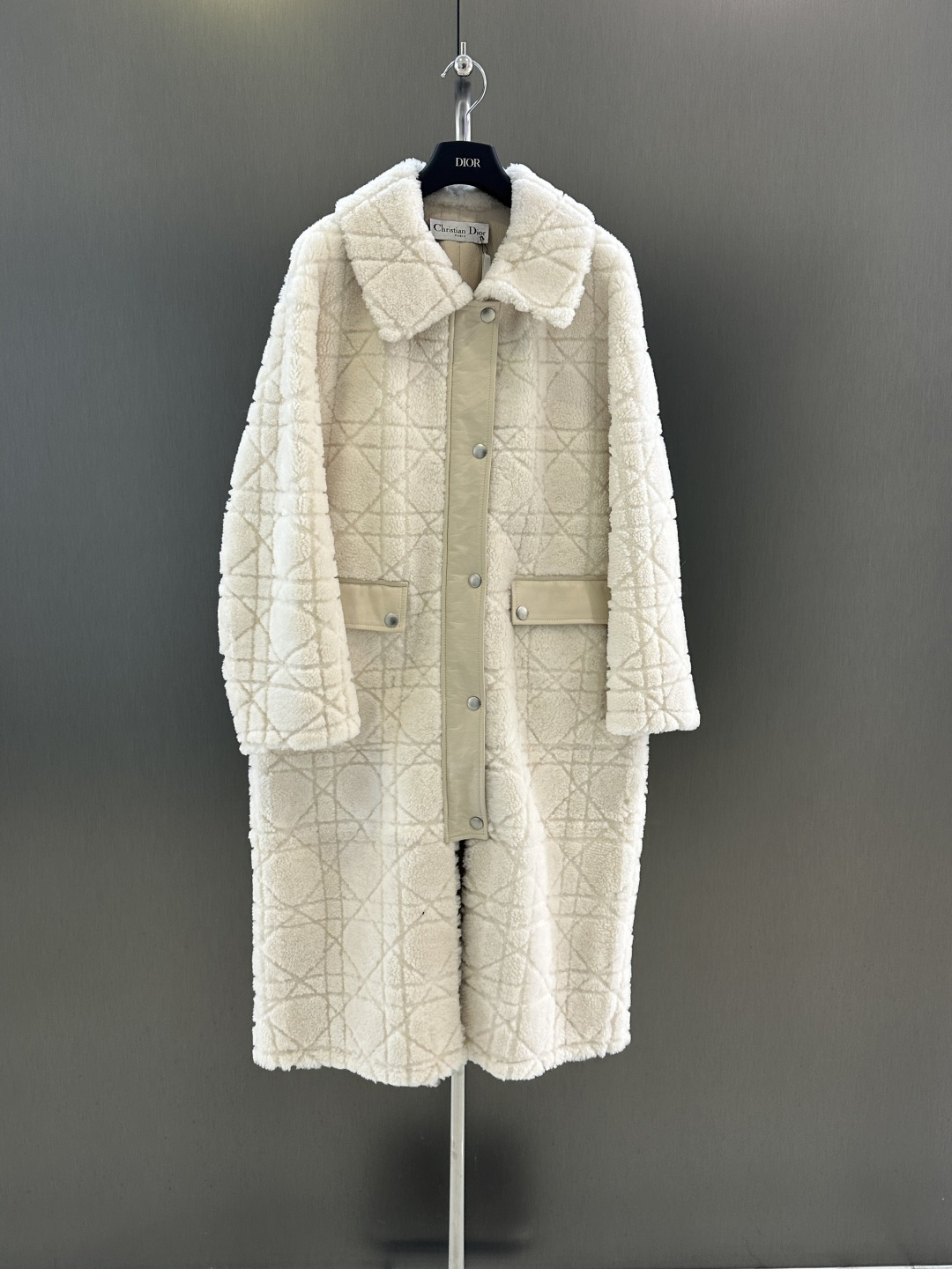 NO:636154,Dior new autumn and winter fur all-in-one jacket, imported wool and fur all-in-one, customized hardware zipper, classic cannage pattern, simple and elegant SML (length 111, bust 118, size L), Dior-clothing, dior, dior, jackets & coats, alexander wang19860909Dior 秋冬新款皮毛一体外套 进口羊毛皮毛一体 定制五金拉链 经典藤格纹 简约大气 SML（衣长111,胸围118,码数L）,迪奥-服装,dior,dior,jackets & coats,alexander wang,Women's clothing