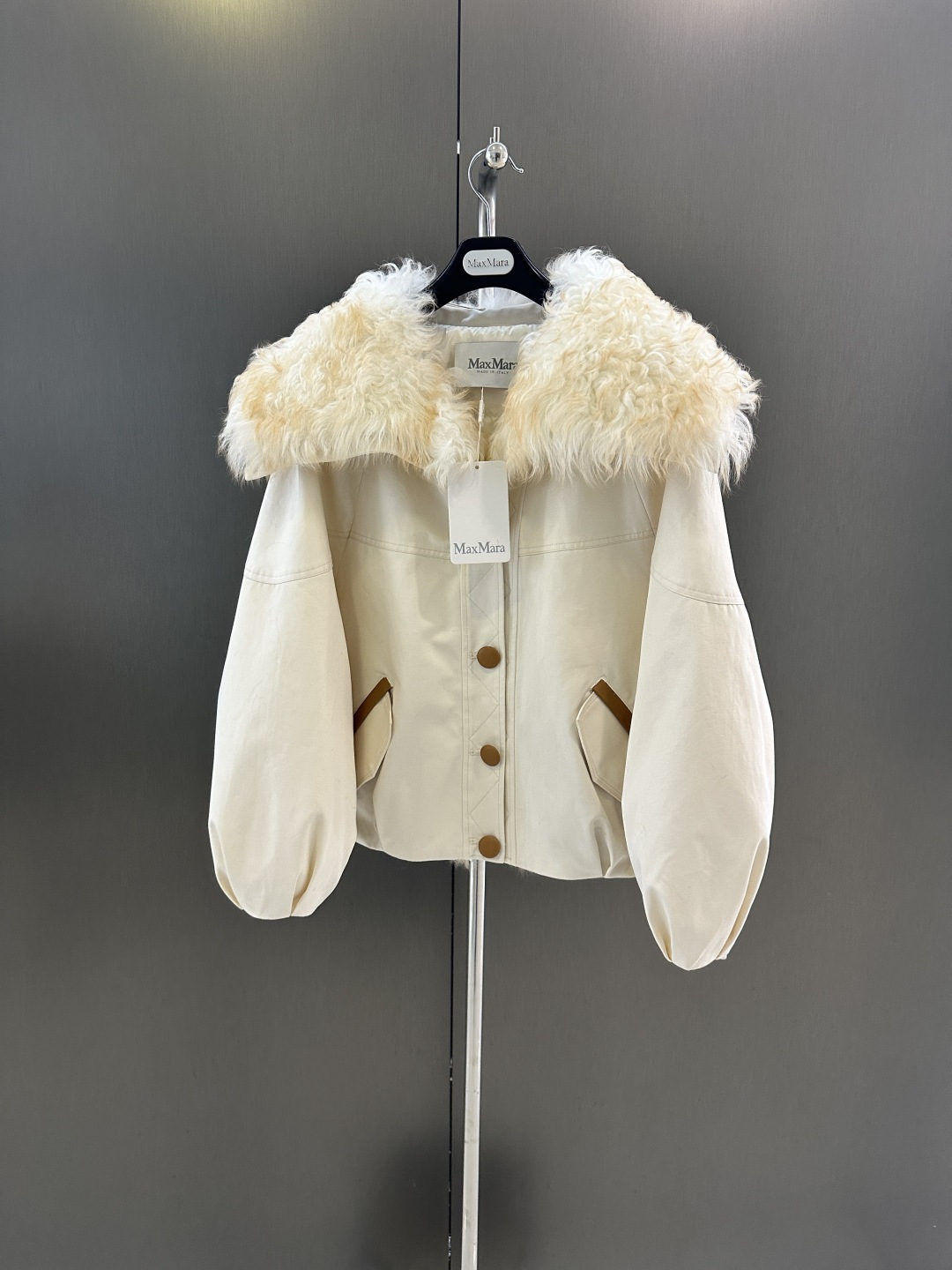 NO:636923,Maxmara new autumn and winter goose down jacket, imported two-color dyed sheep curly fur collar with (removable) goose down filling inside, simple and advanced sm (length 60, bust 134, size m), Maxmara-clothing, alexander wang19860909Maxmara 秋冬新款鹅绒服 进口双色染羊卷毛毛领搭配（可拆）内里鹅绒填充 简约高级 sm（衣长60,胸围134,码数m）,麦丝玛拉-服装,alexander wang,Women's clothing