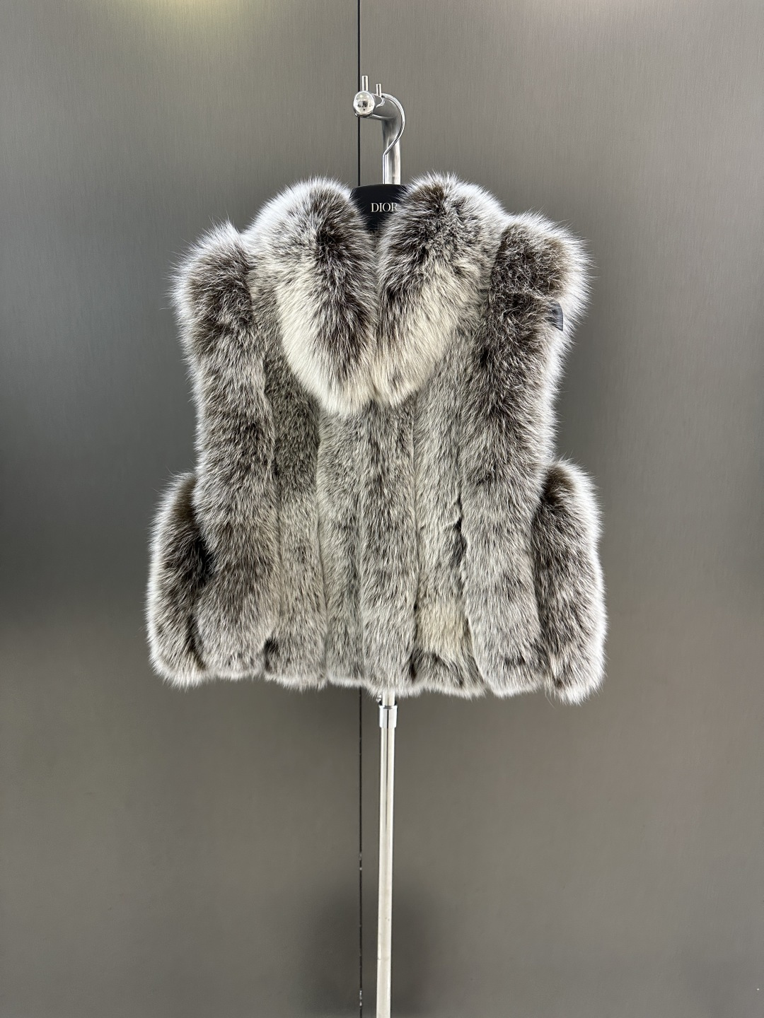 NO:636917,Dior new autumn and winter fox fur vest, imported white fox whole fur fox fur, simple and elegant, one-size-fits-all available (length 52, bust 100), Dior-clothing, dior, dior, alexander wang19860909Dior 秋冬新款狐狸毛马甲 进口白狐整皮狐狸毛 简约大方 均码发售（衣长52,胸围100）,迪奥-服装,dior,dior,alexander wang,Women's clothing
