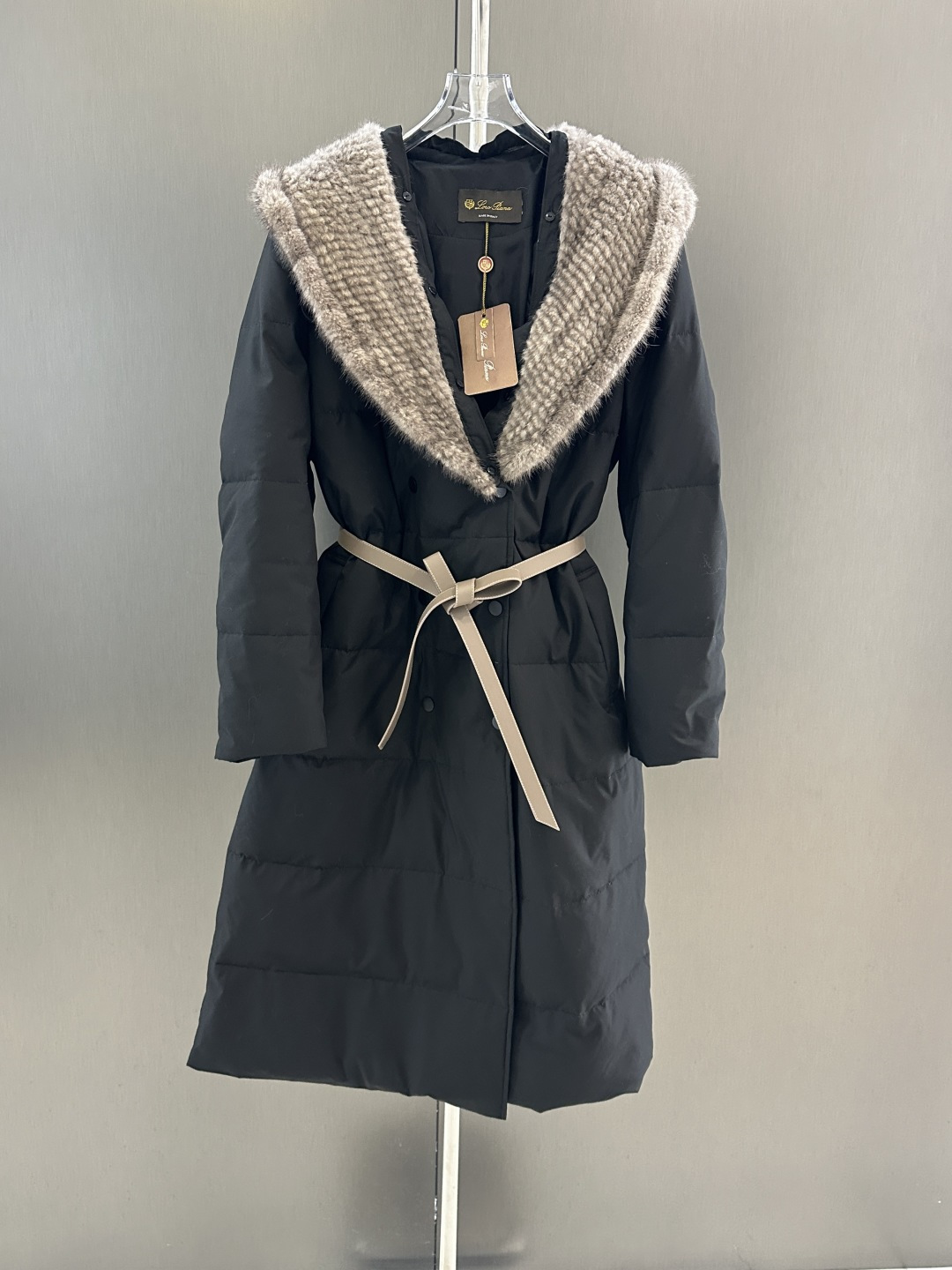 NO:637653,Loro piana new autumn and winter woven mink hooded goose down jacket, imported velvet mink hat with goose down filling inside, simple and elegant SML (length 109, bust 114, size L), women's clothing, loro piana, hats, alexander wang19860909Loro piana 秋冬新款编织水貂连帽鹅绒服 进口天鹅绒水貂帽搭配 内里鹅绒填充 简约大气 SML（衣长109,胸围114,码数L）,女装,loro piana,hats,alexander wang,Women's clothing