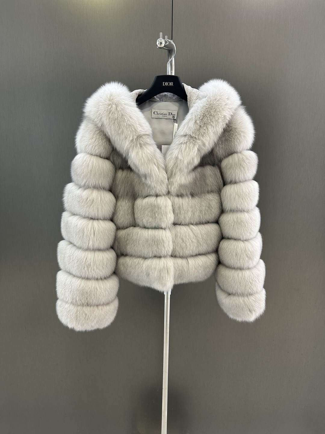 NO:637807,Dior * new autumn and winter high quality fox fur coat imported Finnish white fox with lace design absolutely high quality custom satin lining high fashion SML (length 49, bust 96, size m), Dior-clothing, dior, dior, jackets & coats, silk fabric, alexander wang19860909Dior *秋冬新款高品质狐狸毛皮草外套  进口芬兰白狐 搭配蕾丝设计 绝对的高品质 定制绸缎里衬 高级时尚 SML（衣长49,胸围96,码数m）,迪奥-服装,dior,dior,jackets & coats,silk fabric,alexander wang,Women's clothing