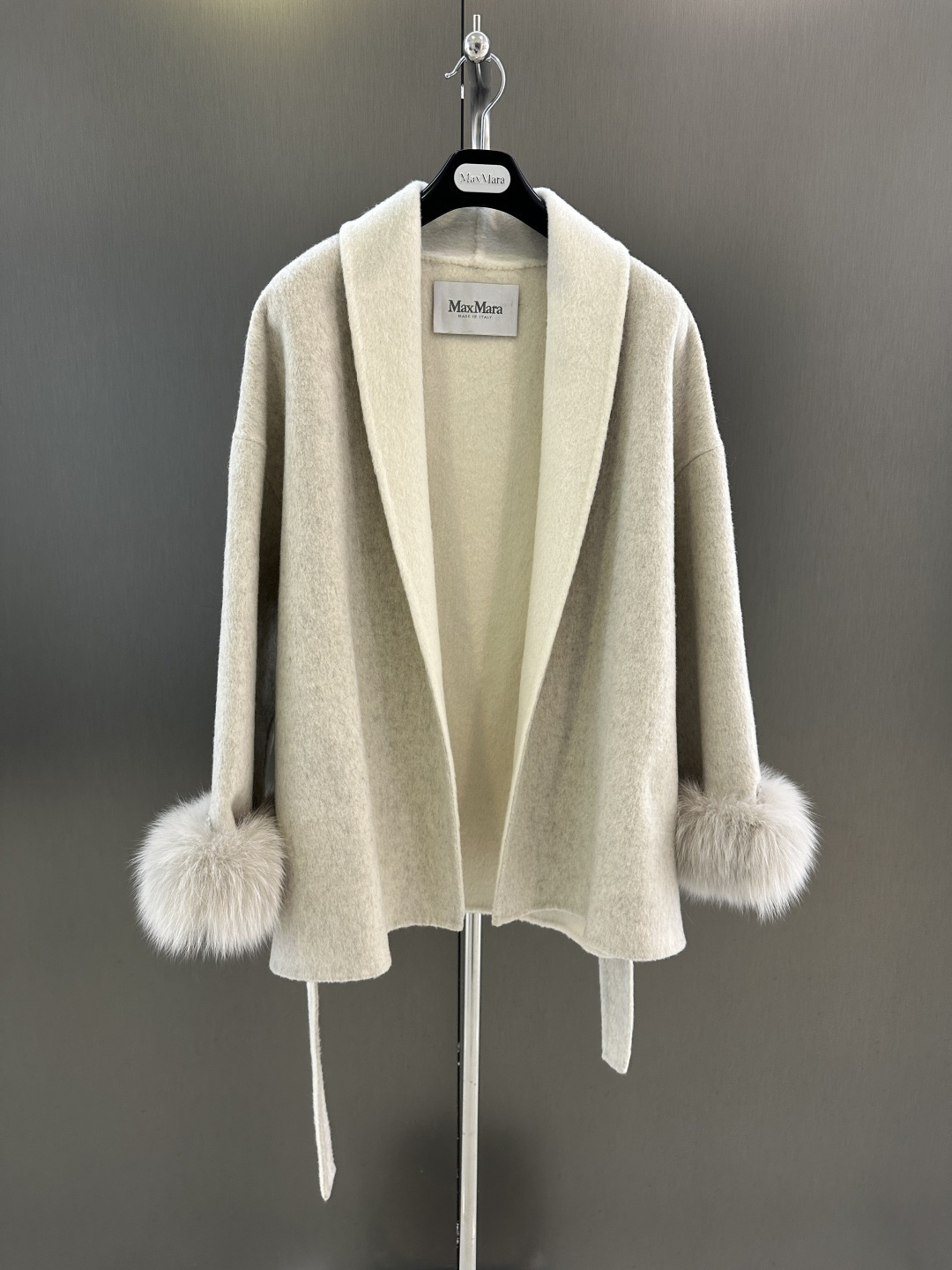 NO:637997,Maxmara new autumn and winter wool coat, classic two-color design, with imported white fox cuff hair, simple and advanced Sm (length 72, bust 126, size s),Maxmara-clothing,jackets & coats,alexander wang19860909Maxmara 秋冬新款羊毛大衣外套 经典双色设计 搭配进口白狐袖口毛 简约高级 Sm（衣长72,胸围126,码数s）,麦丝玛拉-服装,jackets & coats,alexander wang,Women's clothing