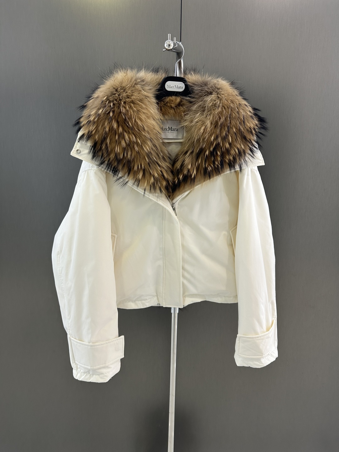 NO:638003,Maxmara new autumn and winter goose down jacket, imported extra large raccoon fur collar with (removable) goose down filling inside, high-end atmosphere ML (length 57, bust 136, size M), Maxmara-clothing, alexander wang19860909Maxmara 秋冬新款鹅绒服 进口超大貉子毛毛领搭配（可拆）内里鹅绒填充 高级大气 ML（衣长57,胸围136,码数M）,麦丝玛拉-服装,alexander wang,Women's clothing