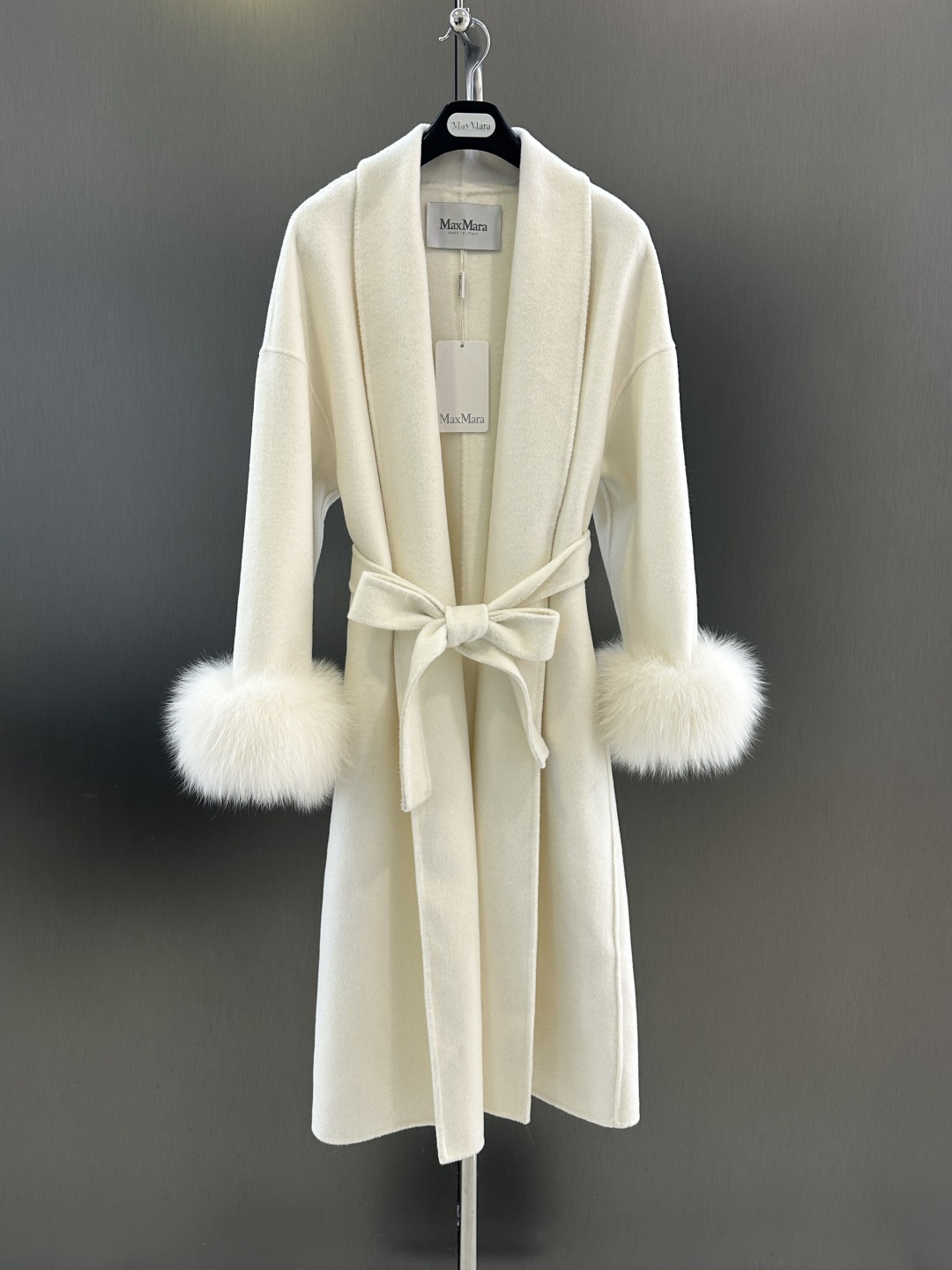 NO:638332,Maxmara new high-quality wool coat for autumn and winter, imported white fox fur sleeves (removable), selected 100 wool fabric, delicate and comfortable SML (length 113, bust 106, size m), Maxmara-clothing, alexander wang19860909Maxmara 秋冬新款高品质羊毛大衣 进口白狐毛袖搭配（可拆）精选100羊毛面料 细腻舒适 SML（衣长113,胸围106,码数m）,麦丝玛拉-服装,alexander wang,Women's clothing