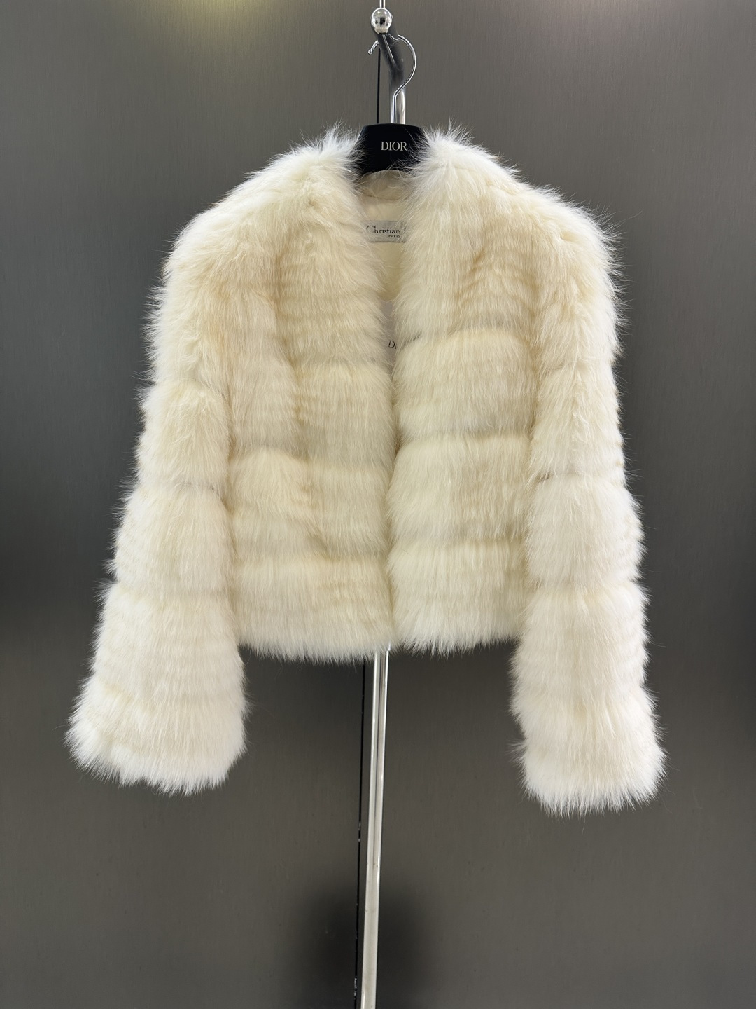 NO:638323,Dior * new autumn and winter fox fur coat, thickened thickened fox fur coat, super thick fur, super rich color, SM sale (length 50, chest 100, m), Dior-clothing, dior, dior, jackets & coats, alexander wang19860909Dior *秋冬新款狐狸毛皮草外套 加密加厚车条狐狸毛外套 毛毛超级厚实 超级富贵的一个色 SM发售（衣长50,胸围100,m）,迪奥-服装,dior,dior,jackets & coats,alexander wang,Women's clothing