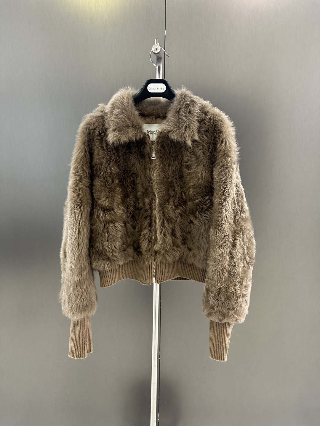 NO:638631,Maxmara autumn and winter new high-quality fur one-piece, imported Tuscan fur one-piece, simple lapel design, stylish and fashionable SML (length 52, bust 114, size m), Maxmara-clothing, alexander wang19860909Maxmara 秋冬新款高品质皮毛一体 进口托斯卡纳皮毛一体 简约翻领设计 大气时尚 SML（衣长52,胸围114,码数m）,麦丝玛拉-服装,alexander wang,Women's clothing