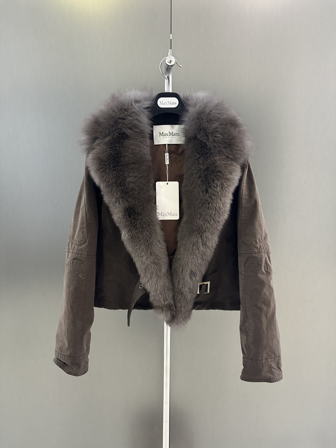 NO:638636,Maxmara new autumn and winter simple high-end goose down jacket with oversized white fox fur collar, goose down filling inside, warm and comfortable sm (length 55, bust 134, size m), Maxmara-clothing, alexander wang19860909Maxmara 秋冬新款简约高级鹅绒服 搭配超大白狐毛领 内里鹅绒填充 保暖舒适 sm（衣长55,胸围134,码数m）,麦丝玛拉-服装,alexander wang,Women's clothing