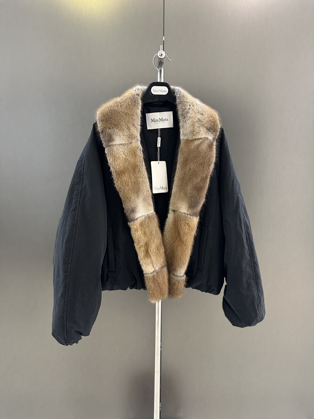 NO:638638,Maxmara's new high-quality goose down jacket for autumn and winter. Imported mink with fur collar. Goose down filling inside. Simple and elegant. Super popular recommendation. sm (length 55, bust 140, size m), Maxmara-clothing,  19860909Maxmara 秋冬新款高品质鹅绒服  进口青根貂搭配毛领 内里鹅绒填充 简约大方 超级爆款推荐 sm（衣长55,胸围140,码数m）,麦丝玛拉-服装, ,Women's clothing