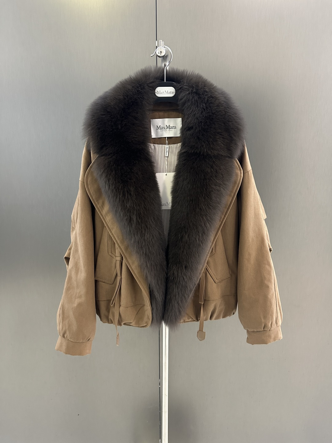 NO:638640,Maxmara's new autumn and winter high-quality fox fur goose down jacket, with imported Finnish white fox fur collar (removable) and white goose down filling inside, simple and elegant SML (length 61, bust 116, size s), Maxmara-clothing, alexander wang19860909Maxmara 秋冬新款高品质狐狸毛鹅绒服 搭配进口芬兰白狐毛领（拆）内里白鹅绒填充 简约大气 SML（衣长61,胸围116,码数s）,麦丝玛拉-服装,alexander wang,Women's clothing