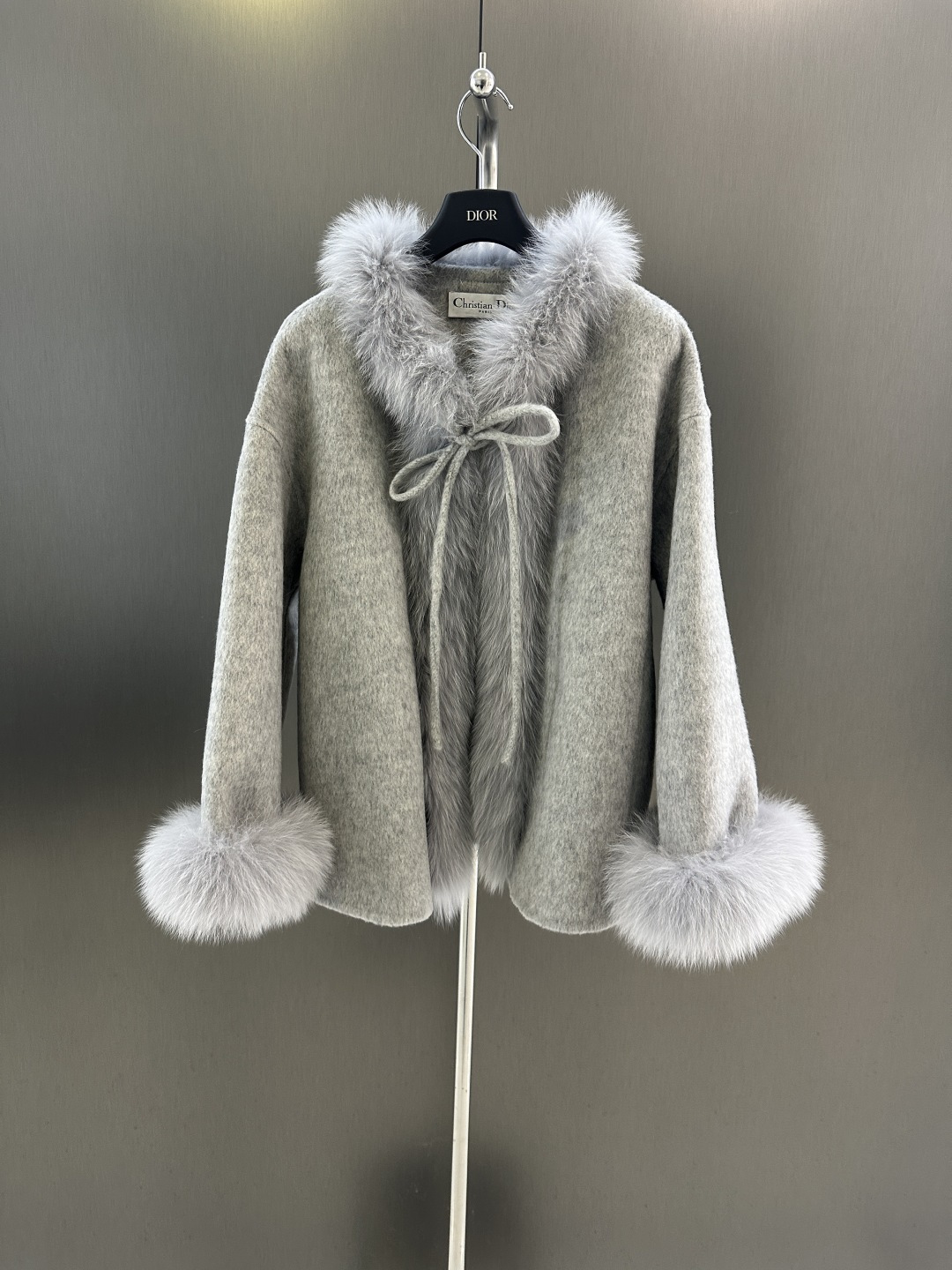 NO:662032,Dior's new high-end fashion wool jacket for autumn and winter, with imported white fox fur collar, 100 Australian superfine wool, gentle lady style sm (length 65, bust 124, size m), Dior-clothing, dior, dior, jackets & coats,  19860909Dior 秋冬新款高级时尚羊毛外套 搭配进口白狐毛领 100澳洲超细羊毛 温柔名媛风 sm（衣长65,胸围124,码数m）,迪奥-服装,dior,dior,jackets & coats, ,Women's clothing