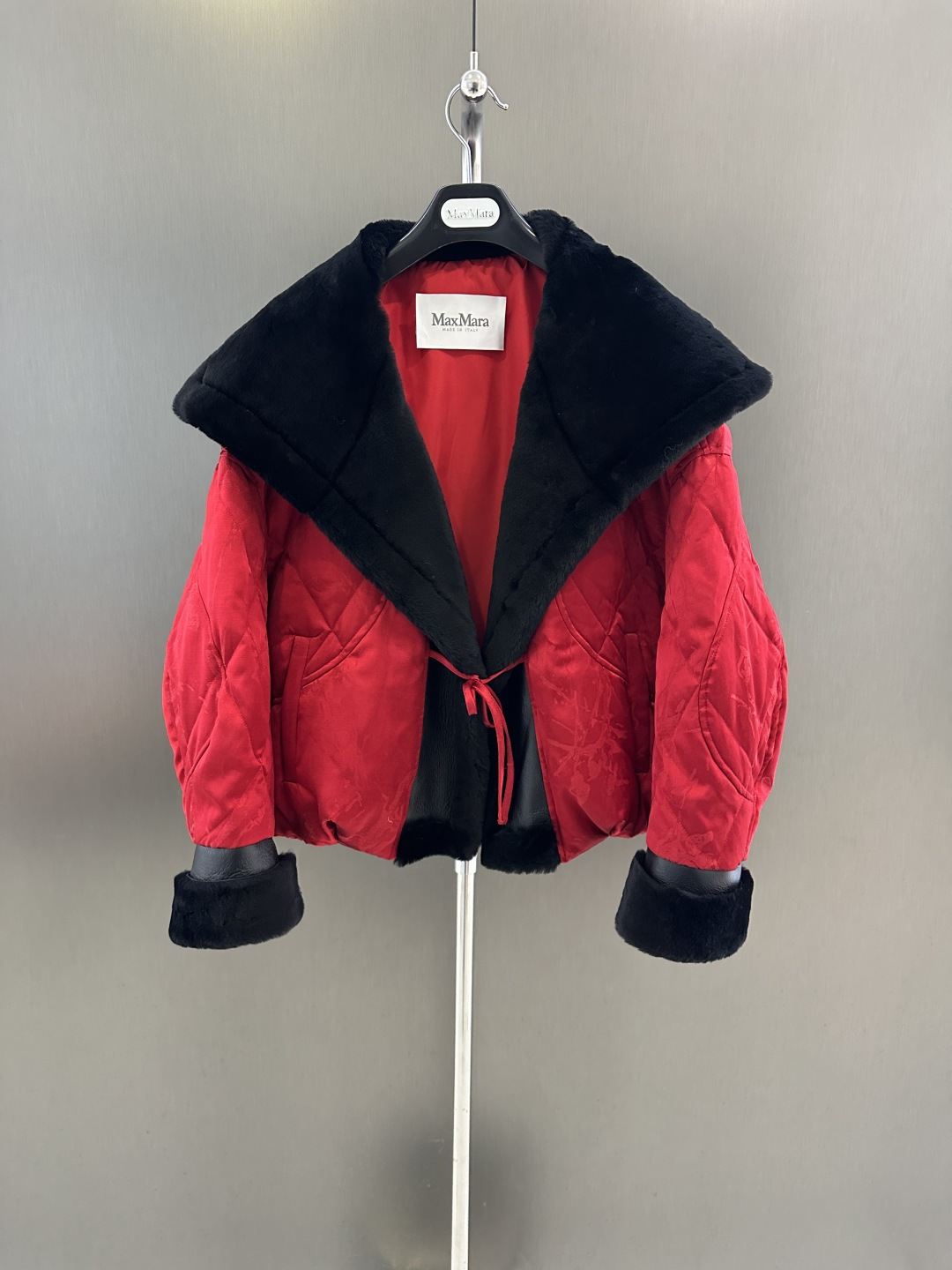 NO:662050,Maxmara's new high-quality fur jacket for autumn and winter. Imported wool and fur integrated fur collar. Goose down filling inside. A must-have item for the year of your birth. New Year's jersey SM (length 56, bust 140, size M), Maxmara-clothing, jackets & coats, 19860909Maxmara 秋冬新款高品质皮草外套 进口羊毛皮毛一体毛领搭配 内里鹅绒填充 本命年必备单品 新年战袍 SM（衣长56,胸围140,码数M）,麦丝玛拉-服装,jackets & coats, ,Women's clothing