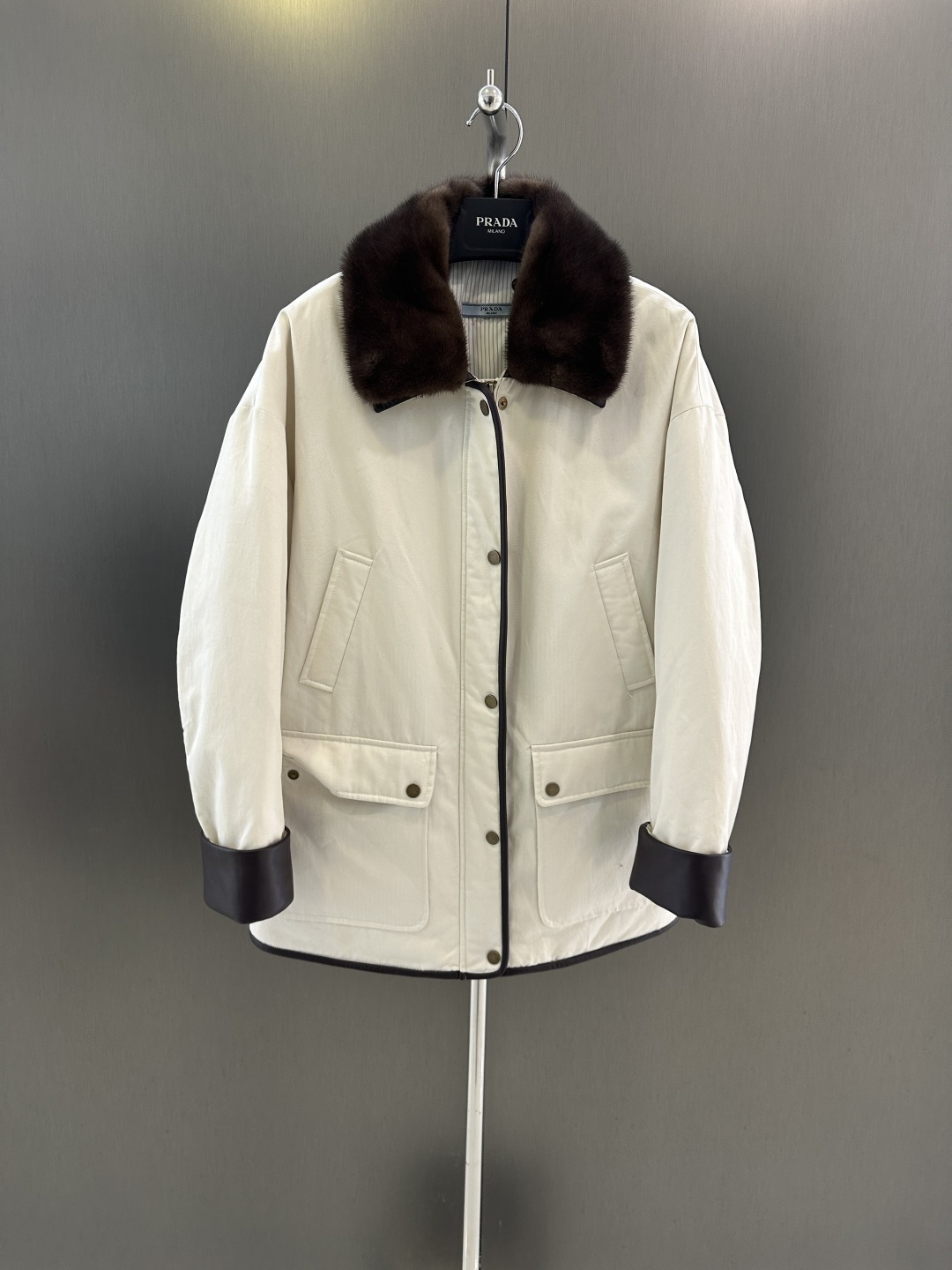 NO:662041,PD Home New high-quality goose down jacket for autumn and winter, with imported velvet mink fur collar, goose down filling inside, advanced and simple SML (length 73, bust 122, size L), Prada-clothing, prada, dior,  19860909PD家 秋冬新款高品质鹅绒服 搭配进口天鹅绒水貂毛领 内里鹅绒填充 高级简约 SML（衣长73,胸围122,码数L）,普拉达-服装,prada,dior, ,Women's clothing