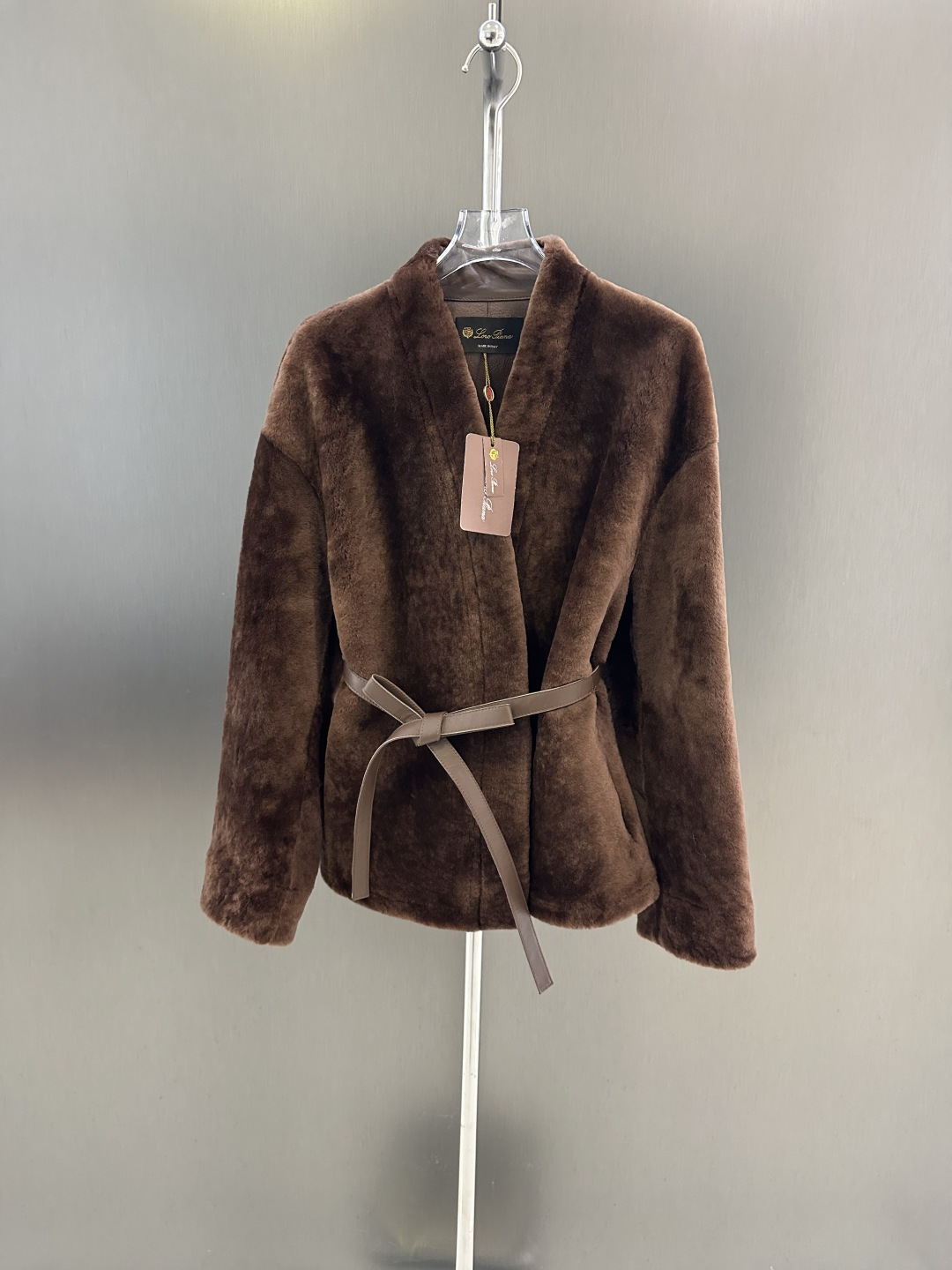 NO:662002,Loro piana autumn and winter new imported Lagon fur one piece Imported Lagon fur one piece Simple and high-end leather belt lace-up waist Versatile high-end SML (length 65, bust 112, size L), men's clothing, loro piana,  19860909Loro piana秋冬新款进口拉贡皮毛一体 进口拉贡皮毛一体 简约高级 真皮腰带系带收腰 百搭高级 SML（衣长65,胸围112,码数L）,男装,loro piana, ,Women's clothing