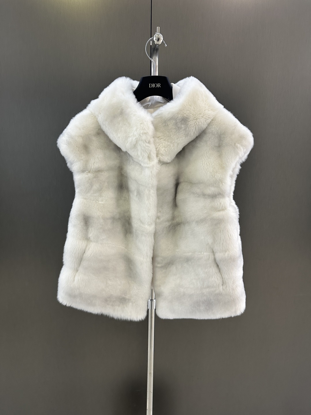 NO:662006,Dior new autumn and winter high quality blue and purple chinchilla coat and vest Imported blue and purple chinchilla and rex rabbit fur High fashion sm sale (length 52, bust 98, size M), Dior-clothing, dior, dior, jackets & coats,  19860909Dior 秋冬新款高品质青紫蓝龙猫外套马甲 进口青紫蓝龙猫獭兔毛 高级时尚 sm发售（衣长52,胸围98,码数M）,迪奥-服装,dior,dior,jackets & coats, ,Women's clothing