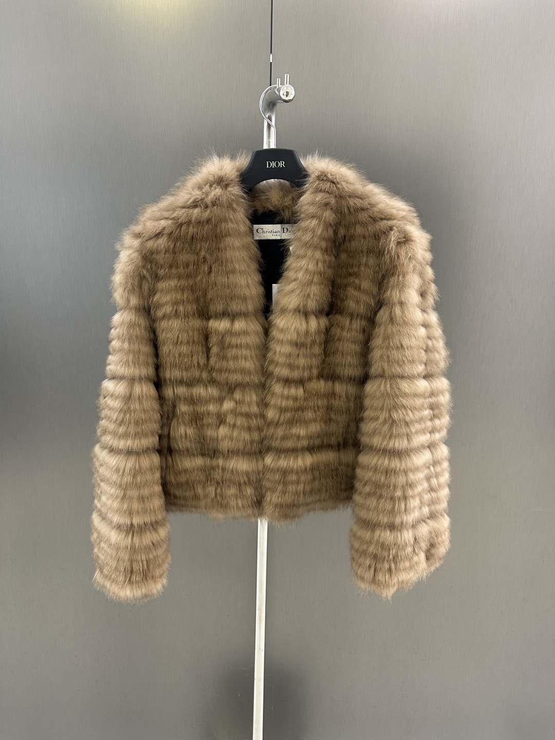 NO:688997,Dior * new autumn and winter fox fur coat, encrypted thickened striped fox fur coat, super thick fur, super rich color, SM sale (length 50, chest 100, m), Dior-clothing, dior, dior, jackets & coats,19860909Dior *秋冬新款狐狸毛皮草外套 加密加厚车条狐狸毛外套 毛毛超级厚实 超级富贵的一个色 SM发售（衣长50,胸围100,m）,迪奥-服装,dior,dior,jackets & coats,,Women's clothing