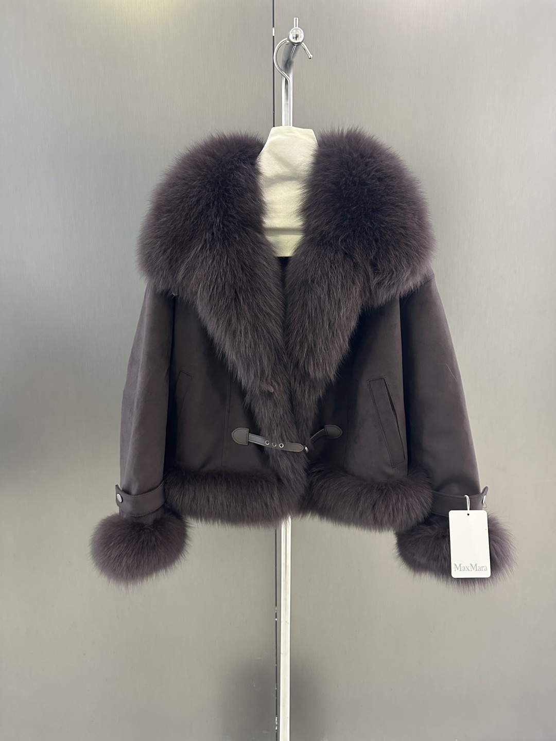 NO:689157,Maxmara new high-quality goose down jacket for autumn and winter, imported white fox fur collar, goose down filling inside, super fiber sheepskin fabric, high-end fashion SML (length 55, bust 110, yardage m), Maxmara-clothing, sheepskin,19860909Maxmara 秋冬新款高品质鹅绒服 进口白狐毛领搭配 内里鹅绒填充 超纤羊皮面料 高级时尚 SML（衣长55,胸围110,码数m）,麦丝玛拉-服装,sheepskin,,Women's clothing