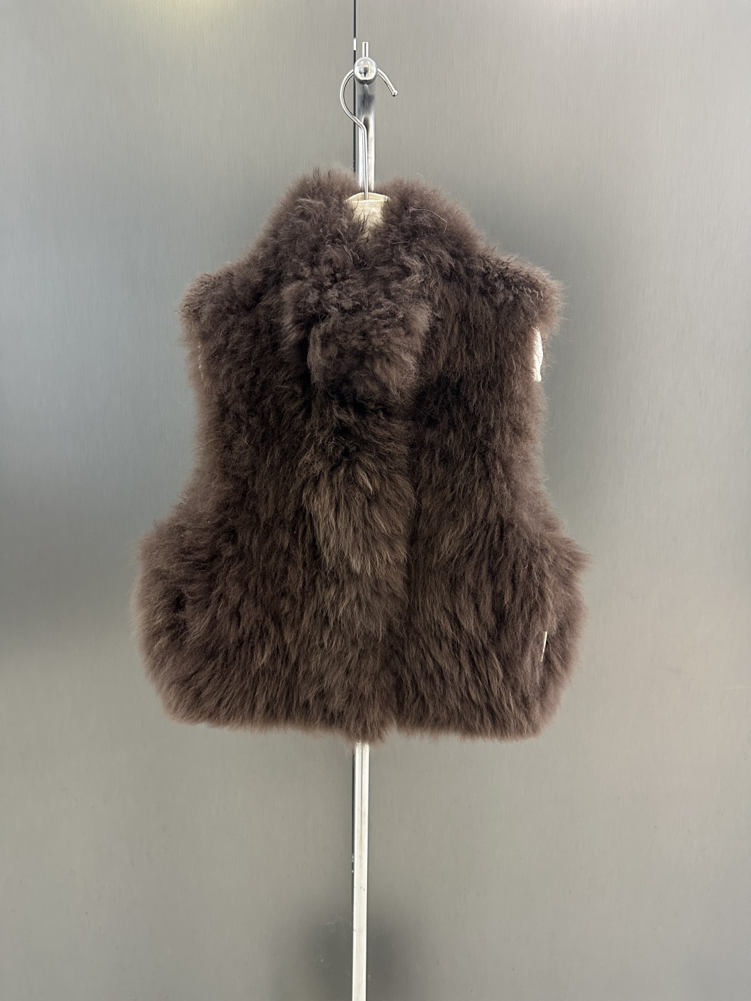 NO:677742,Dior's new autumn and winter high-quality fur vest, imported cashmere and fur, simple and advanced, versatile and fashionable, one-size-fits-all sale, Dior-clothing, dior, dior,19860909Dior 秋冬新款高品质皮草马甲 进口山羊绒皮毛一体 简约高级 百搭时尚均码发售,迪奥-服装,dior,dior,,Women's clothing
