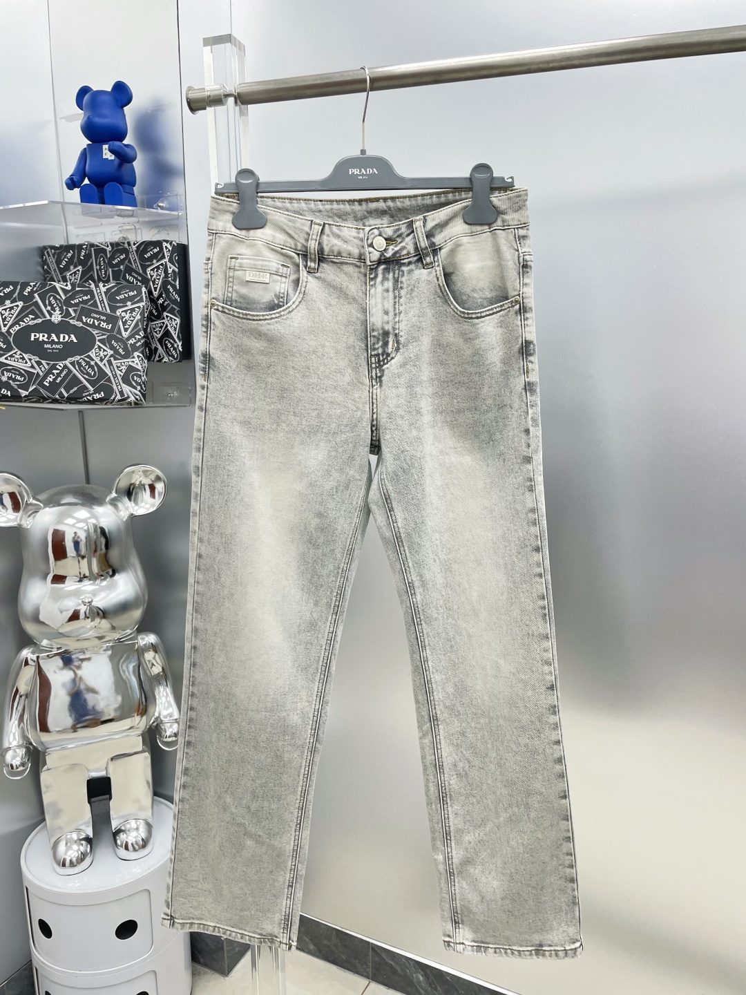 NO:479690,Di*Di 25ss new logo jeans trousers KK summer thin elasticity trendy and stylish styles, slim fit and slim tailoring to modify the leg lines, high-end hardware accessories show luxurious temperament. Number 29-36 (no 35), ,jeans,alexander wang19860909Di*迪 25ss新款徽标牛仔裤 长裤 KK 夏季薄款弹力 潮流时尚款式精美,修身显瘦剪裁修饰腿部线条 ,高档五金配件尽显奢华气质. 码数29-36 (无35),,jeans,alexander wang,Men's clothing