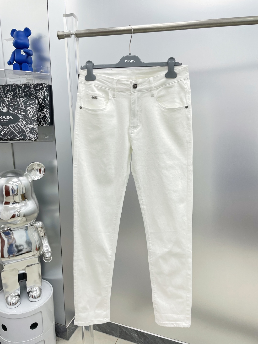 NO:479716,1v Louis 25ss new logo jeans trousers KK summer thin stretch slim feet pants trendy and stylish styles, slim fit and slim tailoring to modify the leg lines, high-end hardware accessories show luxurious temperament. Number 29-36 (no 35),,louis vuitton,jeans,alexander wang198609091v 路易 25ss新款徽标牛仔裤 长裤 KK 夏季薄款弹力修身小脚裤 潮流时尚款式精美,修身显瘦剪裁修饰腿部线条 ,高档五金配件尽显奢华气质. 码数29-36 (无35),,louis vuitton,jeans,alexander wang,Men's clothing