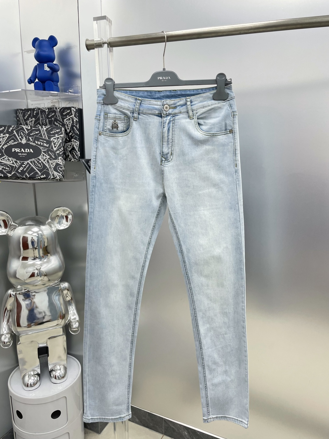 NO:479704,CH 25ss new cross print logo jeans trousers KK summer thin stretch slim feet trousers trendy and stylish styles, slim fit and slim tailoring to modify the leg lines, high-end hardware accessories show luxurious temperament. Number 29-36 (no 35), chrome hearts, jeans, alexander wang19860909CH 克罗心 25ss新款十字架印花徽标牛仔裤 长裤 KK 夏季薄款弹力修身小脚裤 潮流时尚款式精美,修身显瘦剪裁修饰腿部线条 ,高档五金配件尽显奢华气质. 码数29-36 (无35),,chrome hearts,jeans,alexander wang,Men's clothing