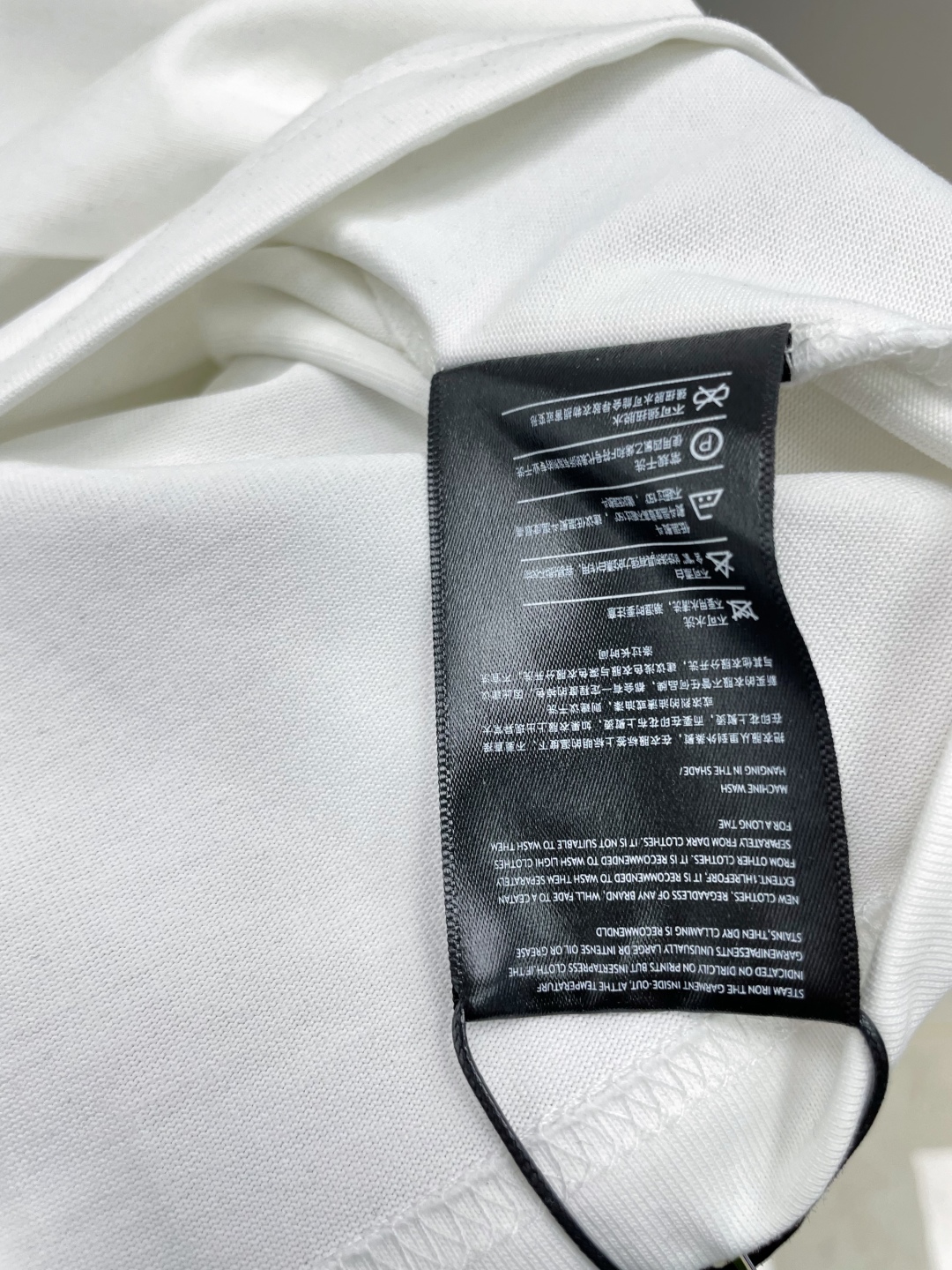 💰80  
GOODBRAND GOOD刺绣🪡印花Logo时尚短袖T恤 HH
男女同款
黑白两色☑️
码数：S M L XL