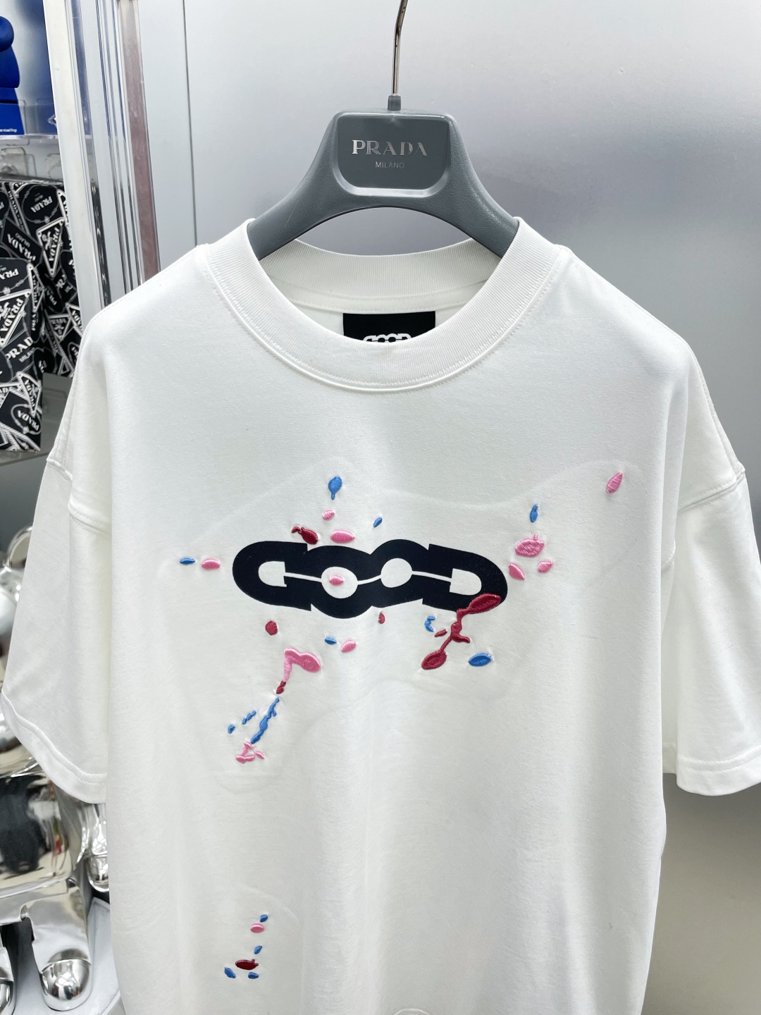 💰80  
GOODBRAND GOOD刺绣🪡印花Logo时尚短袖T恤 HH
男女同款
黑白两色☑️
码数：S M L XL