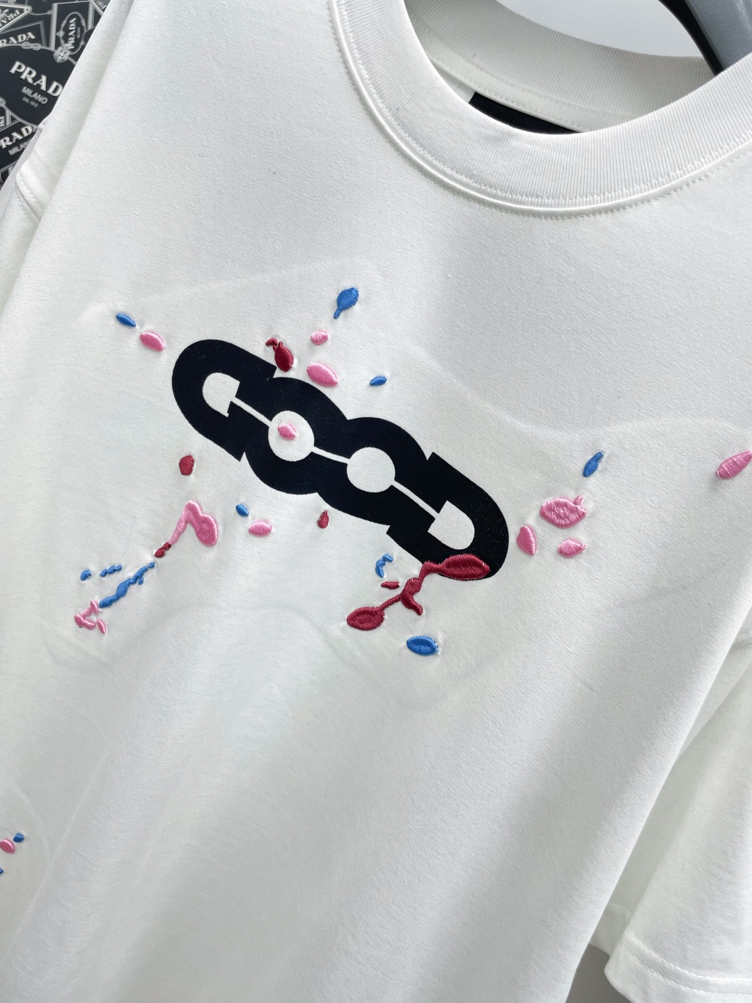 💰80  
GOODBRAND GOOD刺绣🪡印花Logo时尚短袖T恤 HH
男女同款
黑白两色☑️
码数：S M L XL