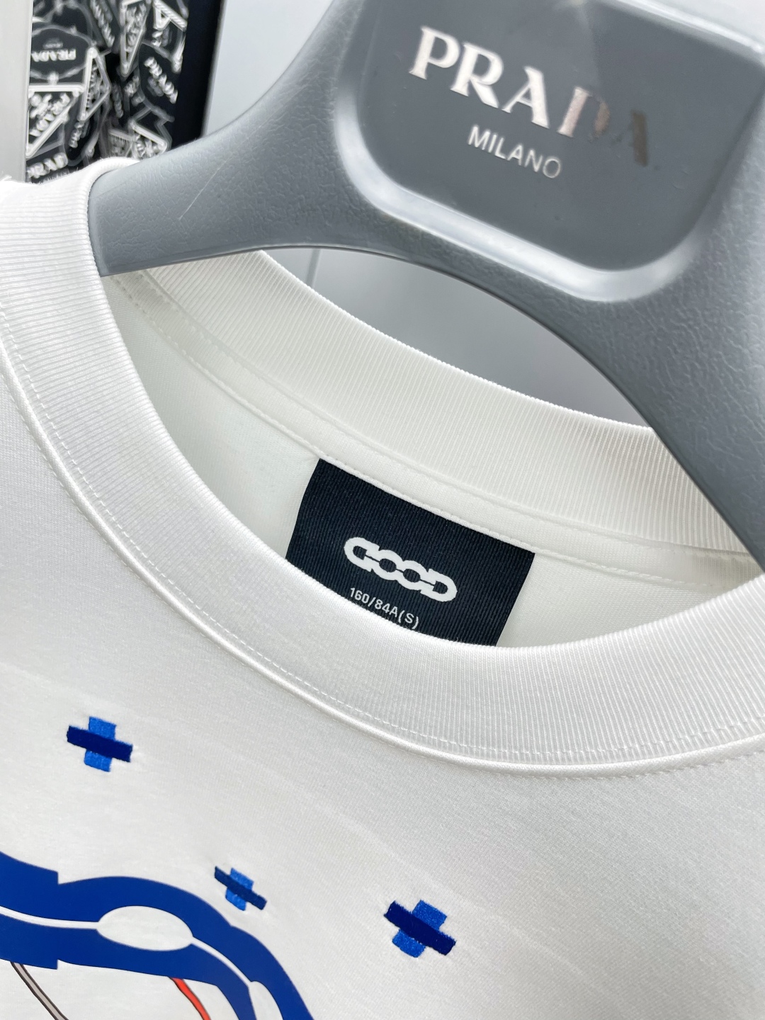 💰80
GOODBRAND GOOD 刺绣十字架遛狗🐶LOGO字母印花时尚短袖T恤 HH
男女同款
白色 兰色
码数：S M L XL