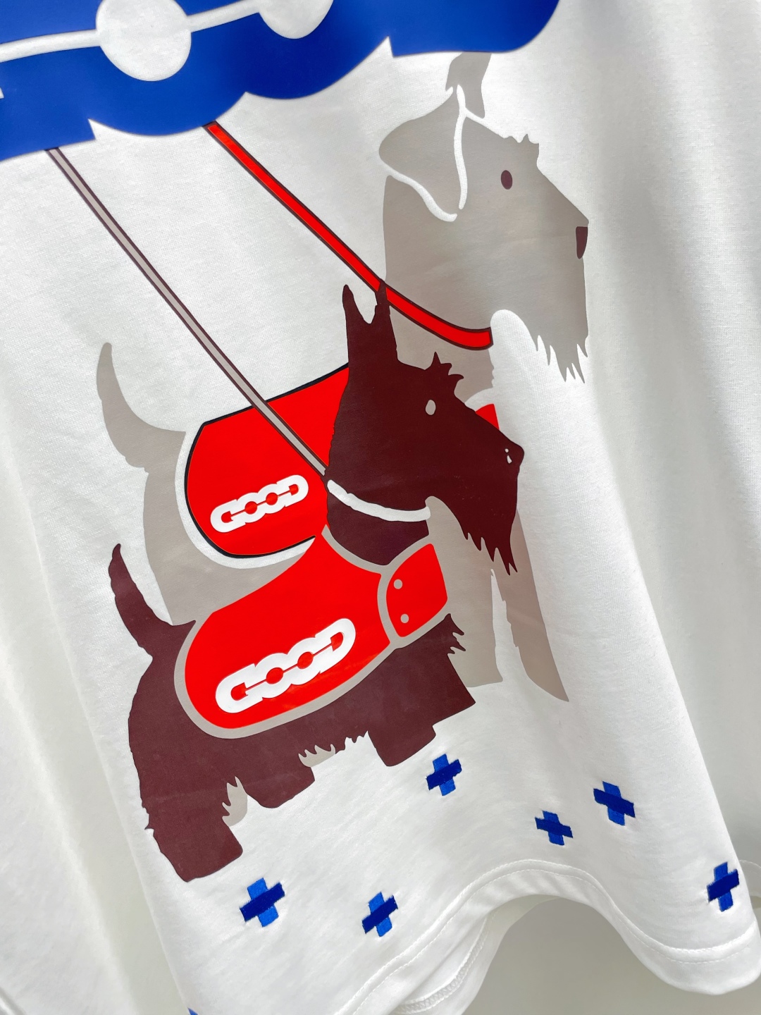 💰80
GOODBRAND GOOD 刺绣十字架遛狗🐶LOGO字母印花时尚短袖T恤 HH
男女同款
白色 兰色
码数：S M L XL