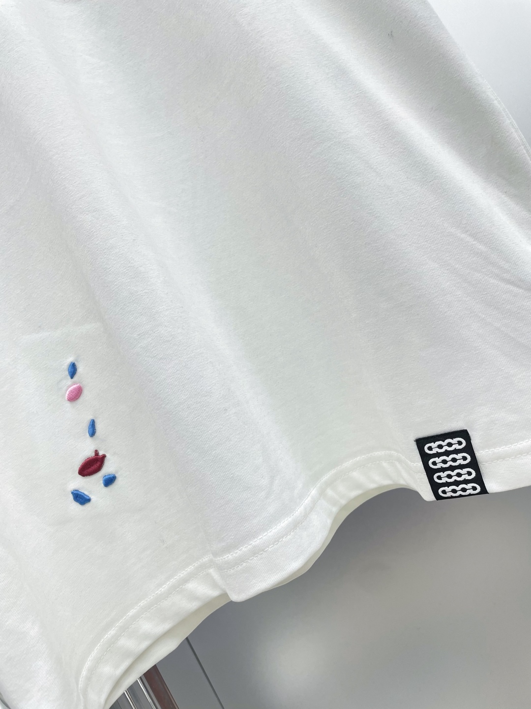 💰80  
GOODBRAND GOOD刺绣🪡印花Logo时尚短袖T恤 HH
男女同款
黑白两色☑️
码数：S M L XL