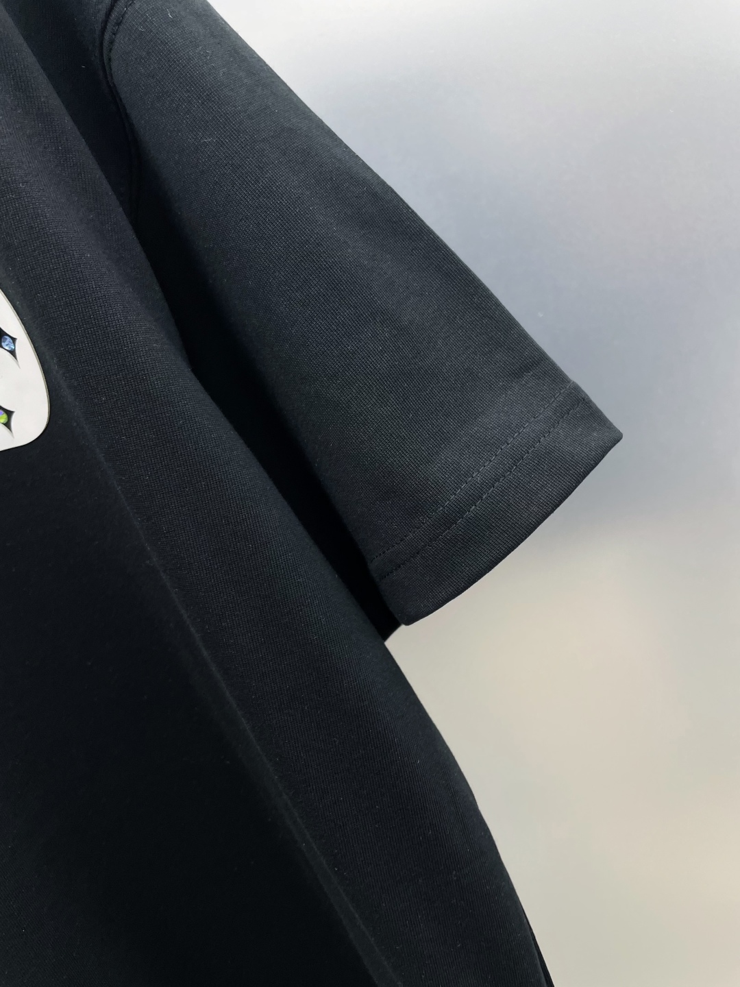 💰70 
GOODBRAND GOOD 烫钻 LOGO字母印花时尚短袖T恤 HH
男女同款
黑色
码数：S M L XL