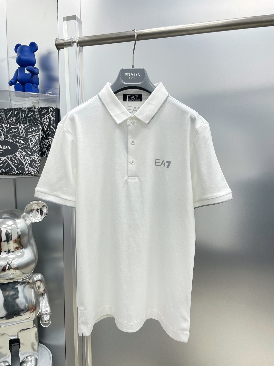 NO:935341,ARMA Armani 25ss new spring and summer 3m reflective EA7 logo letter short-sleeved lapel polo shirt T-shirt MM high-end customization ~ avant-garde design!  Customized mercerized pique cotton, soft to the touch ~ comfortable to wear ~ hardware and metal logo crafts embellishment, versatile business and casual style, allowing you to perfectly combine fashion, leisure and business!  A must-have item for trendy men!  The upper body is so handsome!  Size M L XL 2xl 3xl 4XL,,armani,armani,T-shirt,tees,t-shirt,19860909ARMA 阿玛尼 25ss新款春夏3m反光EA7 徽标字母短袖翻领polo衫T恤 MM 高端订制～ 设计前卫！订制丝光珠地棉、手感柔软～穿着舒适～五金金属徽标logo工艺点缀百搭商务休闲款 让您时尚休闲与商务完美结合！潮男必备单品 ！上身帅爆！ 码数M L XL 2xl 3xl 4XL,,armani,armani,T-shirt,tees，t-shirt,,Men's clothing