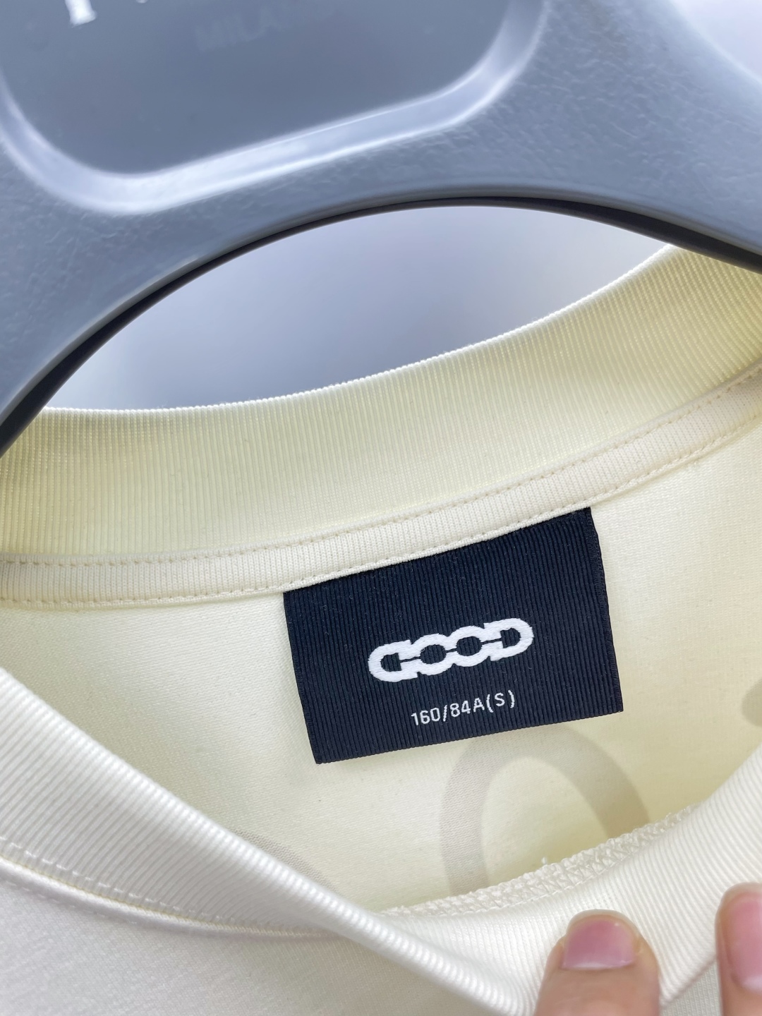 💰85 
GOODBRAND GOOD 25ss新款椰树🌴五角星⭐️ 彩色钉珠立体LOGO字母印花时尚短袖T恤 HH
男女同款
白色 黑色
码数：S M L XL