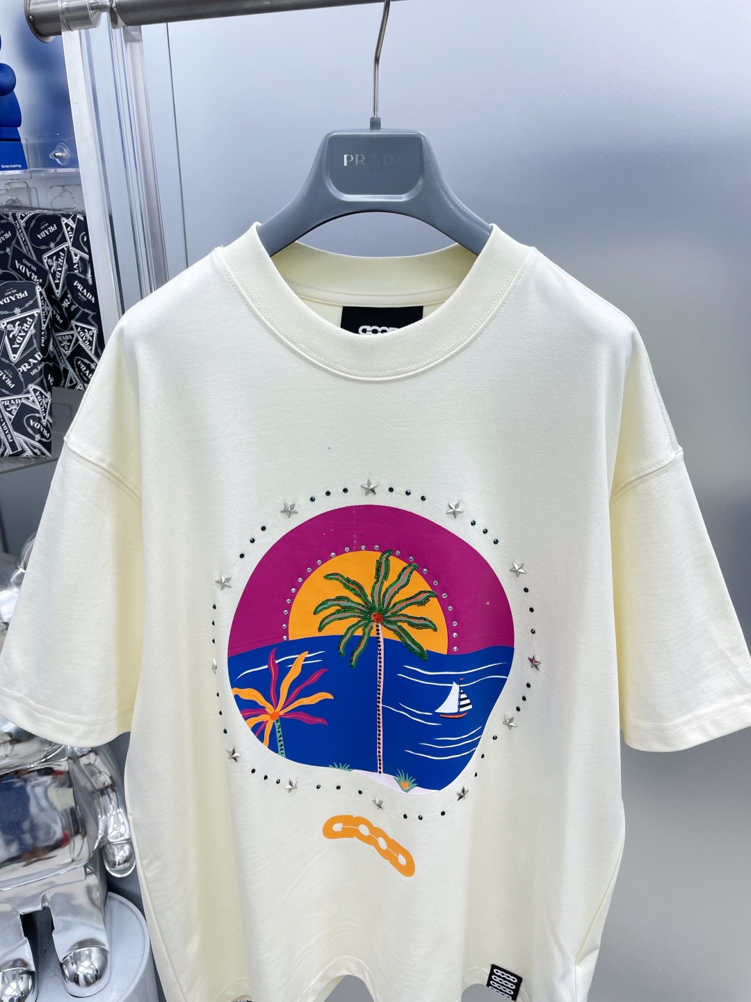 💰85 
GOODBRAND GOOD 25ss新款椰树🌴五角星⭐️ 彩色钉珠立体LOGO字母印花时尚短袖T恤 HH
男女同款
白色 黑色
码数：S M L XL