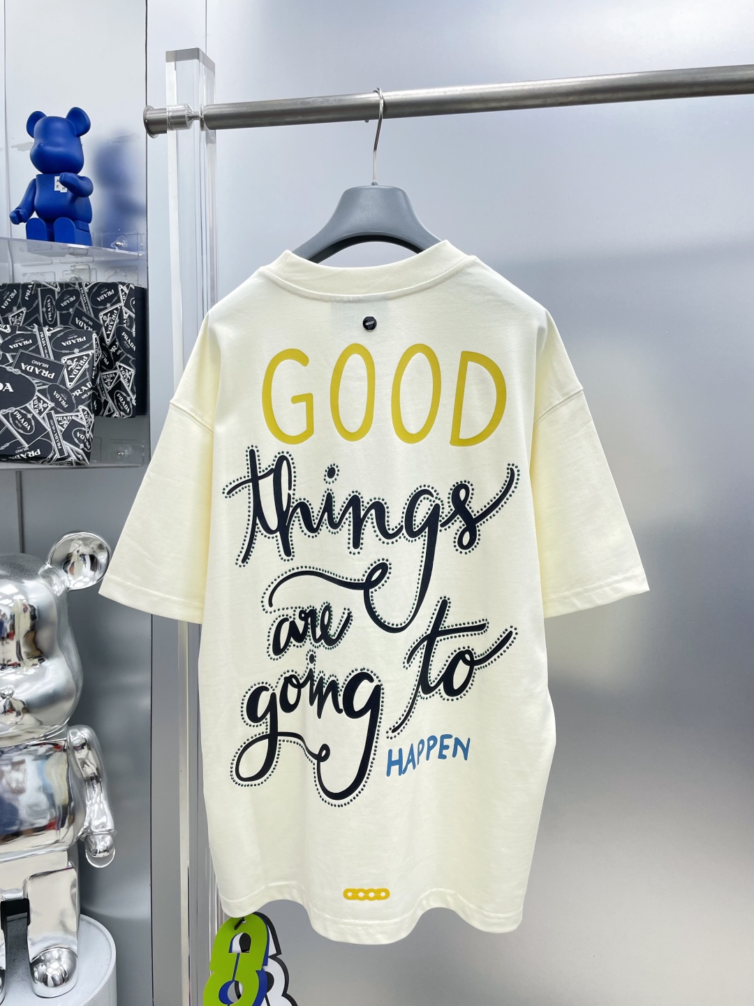 💰85 
GOODBRAND GOOD 25ss新款椰树🌴五角星⭐️ 彩色钉珠立体LOGO字母印花时尚短袖T恤 HH
男女同款
白色 黑色
码数：S M L XL