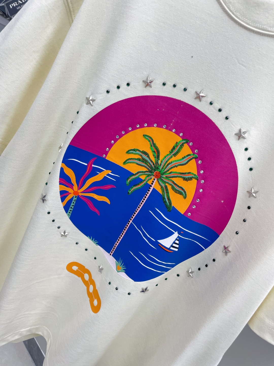 💰85 
GOODBRAND GOOD 25ss新款椰树🌴五角星⭐️ 彩色钉珠立体LOGO字母印花时尚短袖T恤 HH
男女同款
白色 黑色
码数：S M L XL