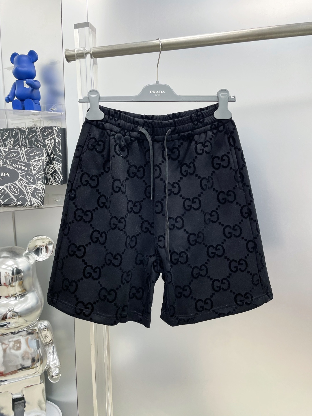 NO:935146,Gu*gu 2026 new summer style full-print presbyopic flocked GG letter casual shorts MM advanced custom-made breathable fabric, extremely breathable, elastic and comfortable, with impeccable details, and the accessories are equipped with delicate and soft feel!  The upper body shape is awesome!  Size M-XXXL,,shorts,19860909Gu*古 2026夏季新款满印老花植绒GG字母休闲短裤 MM 高级定制面料透气面料 透气弹力舒适度极高,细节无可挑剔,辅料配备 手感细腻柔软！上身版型超赞！ 尺码M-XXXL,,shorts,,Men's clothing