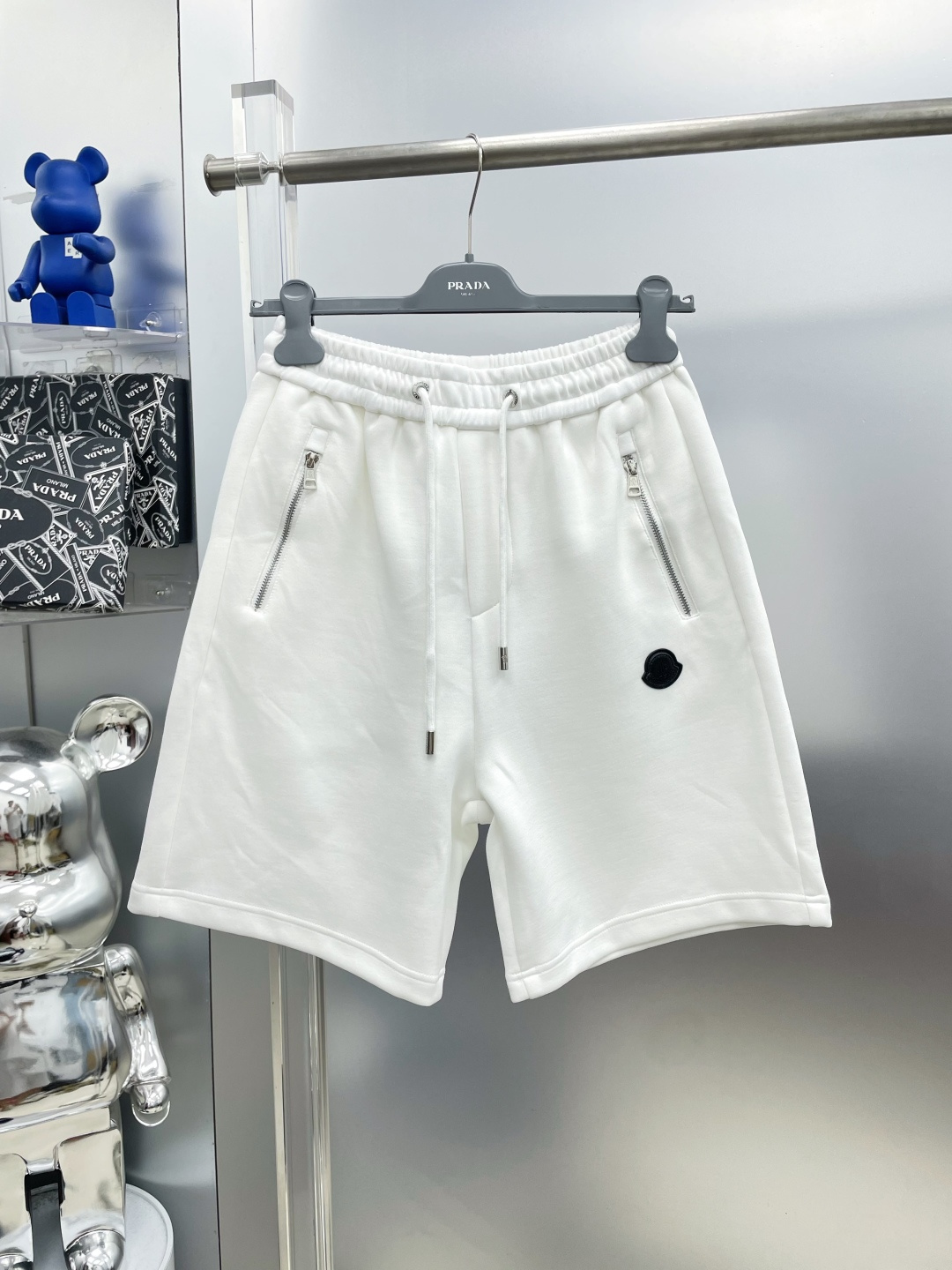 NO:935136,Mon*muzzle 2026 new summer nylon splicing pocket logo letter casual shorts MM advanced custom fabric breathable fabric, extremely breathable, elastic and comfortable, impeccable details, accessories are equipped with delicate and soft feel!  The upper body shape is awesome!  Size M-XXXL,,Moncler,shorts,19860909Mon*蒙口 2026夏季新款尼龙拼接口袋徽标字母休闲短裤 MM 高级定制面料透气面料 透气弹力舒适度极高,细节无可挑剔,辅料配备 手感细腻柔软！上身版型超赞！ 尺码M-XXXL,,Moncler,shorts,,Men's clothing