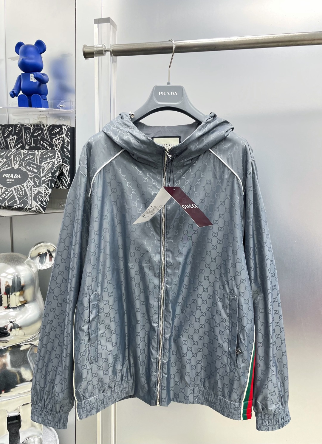 NO:954604,Gu*ss 2026 new autumn and winter new style ribbon splicing all over printed presbyopia GG letter zipper windbreaker hooded jacket MM three-label complete high-end version counter custom fabrics high breathability and comfort, impeccable details, brand element design concept, reflecting high quality. The hand feels delicate and soft, showing casual tailoring, the upper body is awesome, size M～3XL,, jackets & coats, hats,19860909Gu*古 2026ss秋冬新款织带拼接满印老花GG字母拉链风衣连帽外套 MM 三标齐全高端版本 专柜定制面料 透气舒适度高,细节无可挑剔,品牌元素设计理念,体现高品质.手感细腻柔软 呈现休闲裁剪,上身版型超赞 码数M～3XL,,jackets & coats,hats,,Men's clothing